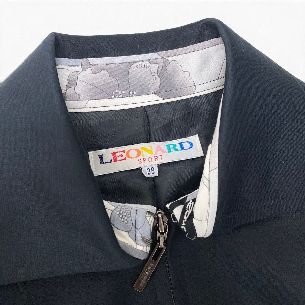 19i26 LEONARD SPORT レオナール スポーツ ジップアップジャケット 花柄プリント ロゴ刺繍 コットン ブルゾン アウター 38 ブラック レディース 女性用u02t