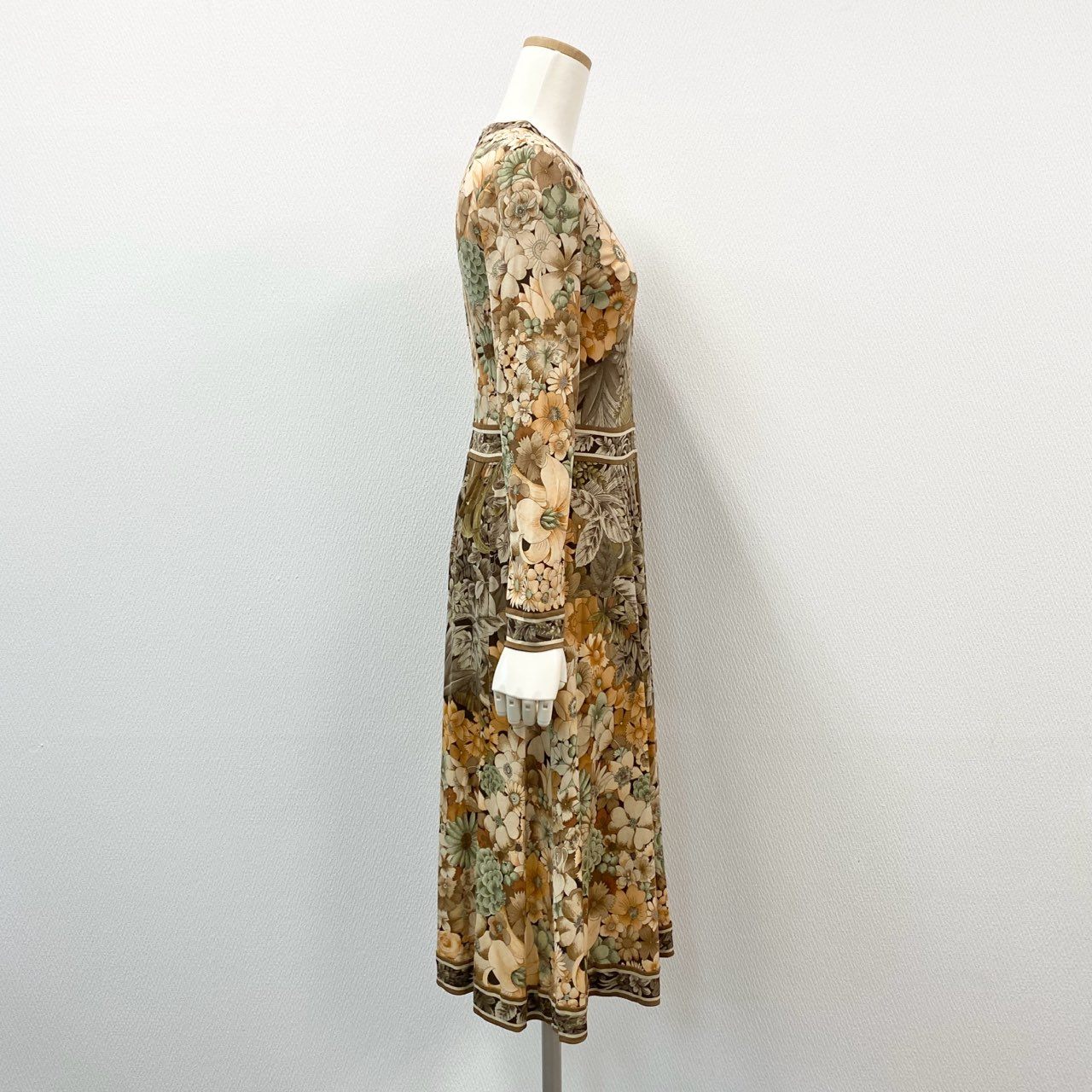 78i11 LEONARD レオナール 長袖ワンピース ウエスト切替ワンピース 花柄 総柄 ジャージー レディース 女性用 2 ベージュ系 マルチカラー シルク100％u02t