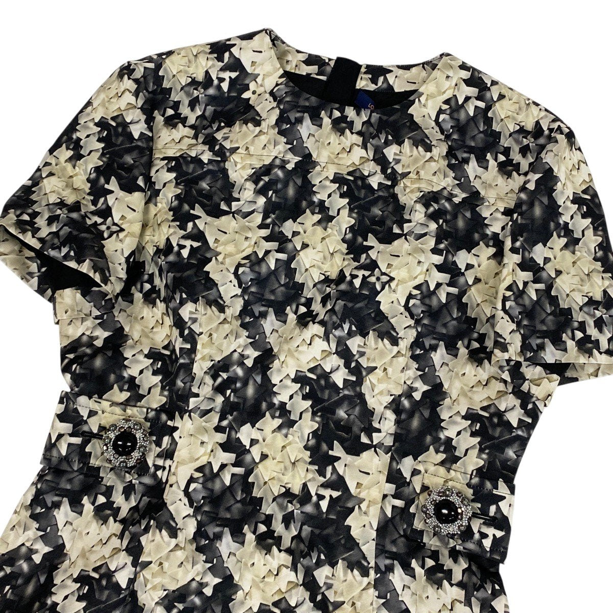 h28 《未使用品》 LOUIS VUITTON ルイヴィトン 2024年 半袖ワンピース 総柄ワンピース ひざ丈 FQRO79 34 ブラック ホワイト シルクu02t