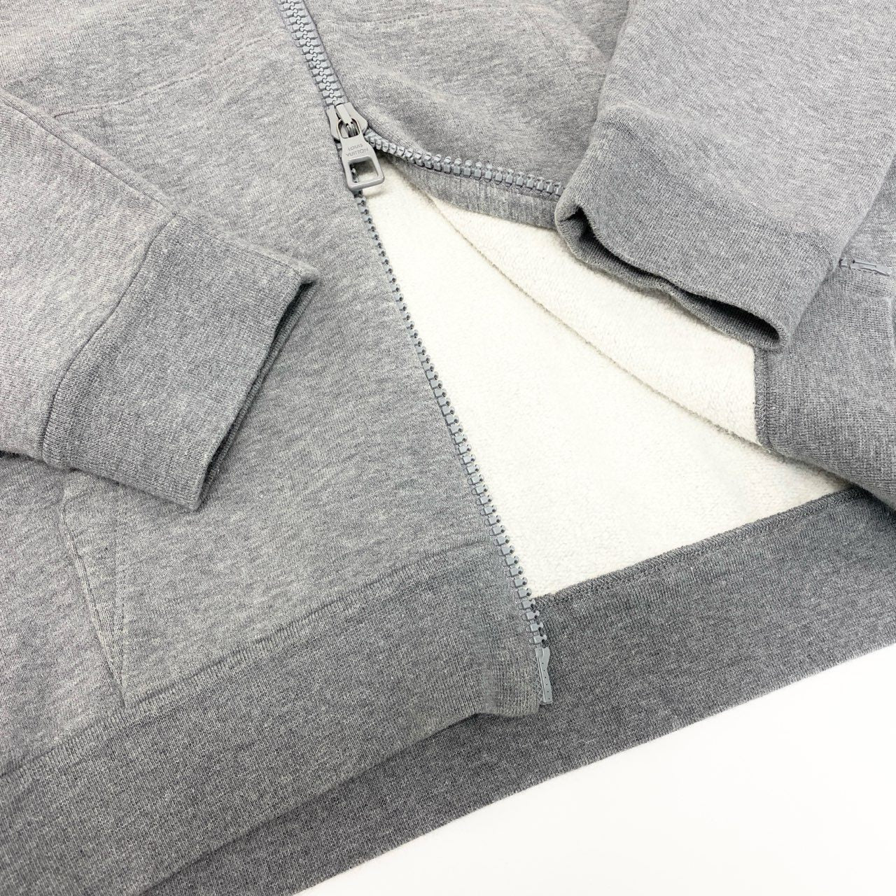 15Ⅼ1 【美品】LOUIS VUITON ルイヴィトン 3DLVグラフィティエンブロイダード ジップフーディー 22年 トップス RM222M UYR HNY24W XLサイズ グレー メンズo07t