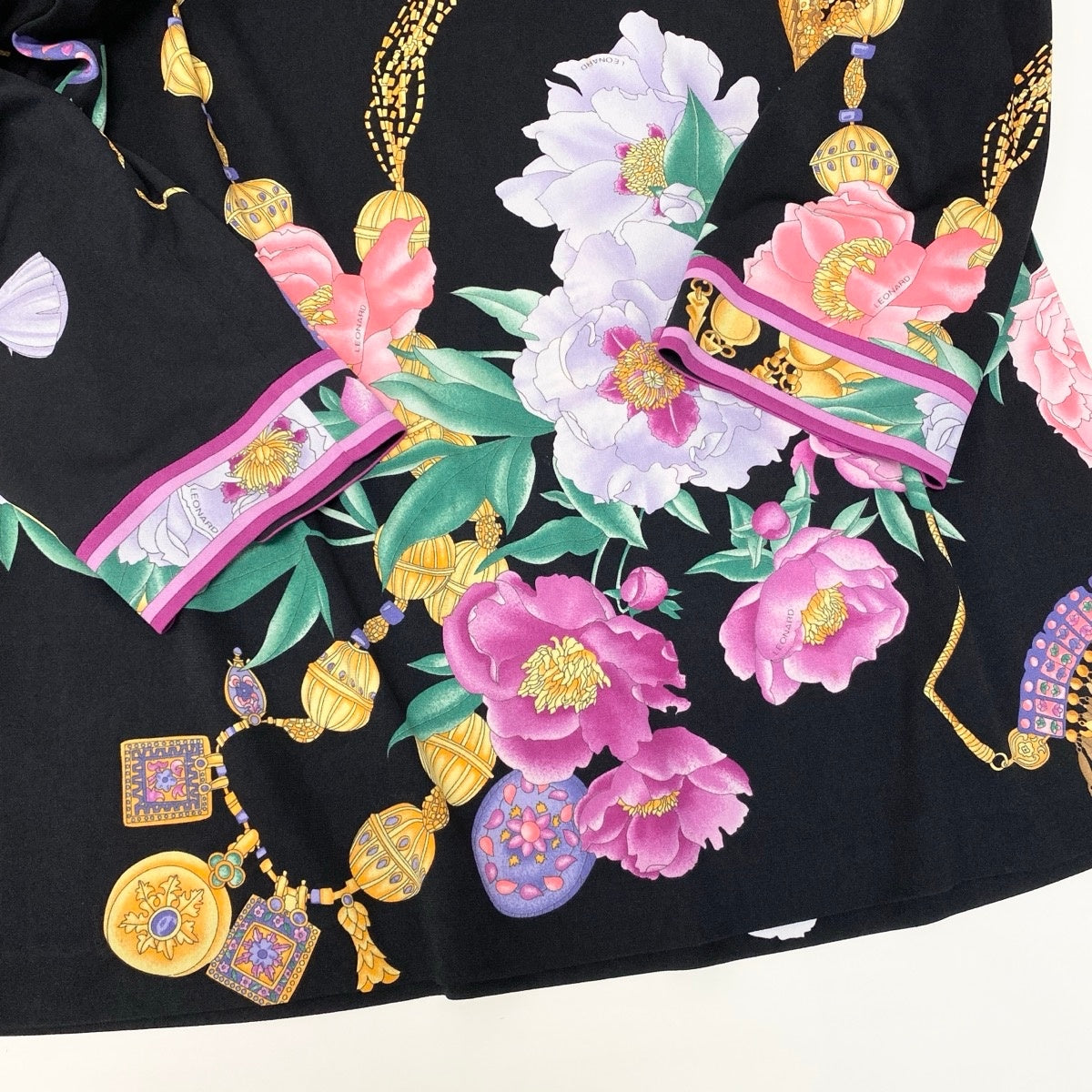 49f27 LEONARD レオナール ロングスリーブカットソー チュニックカットソー カンカン素材 Vネック 花柄プリント 0189521 Lサイズ マルチカラー レディース 女性用u02t