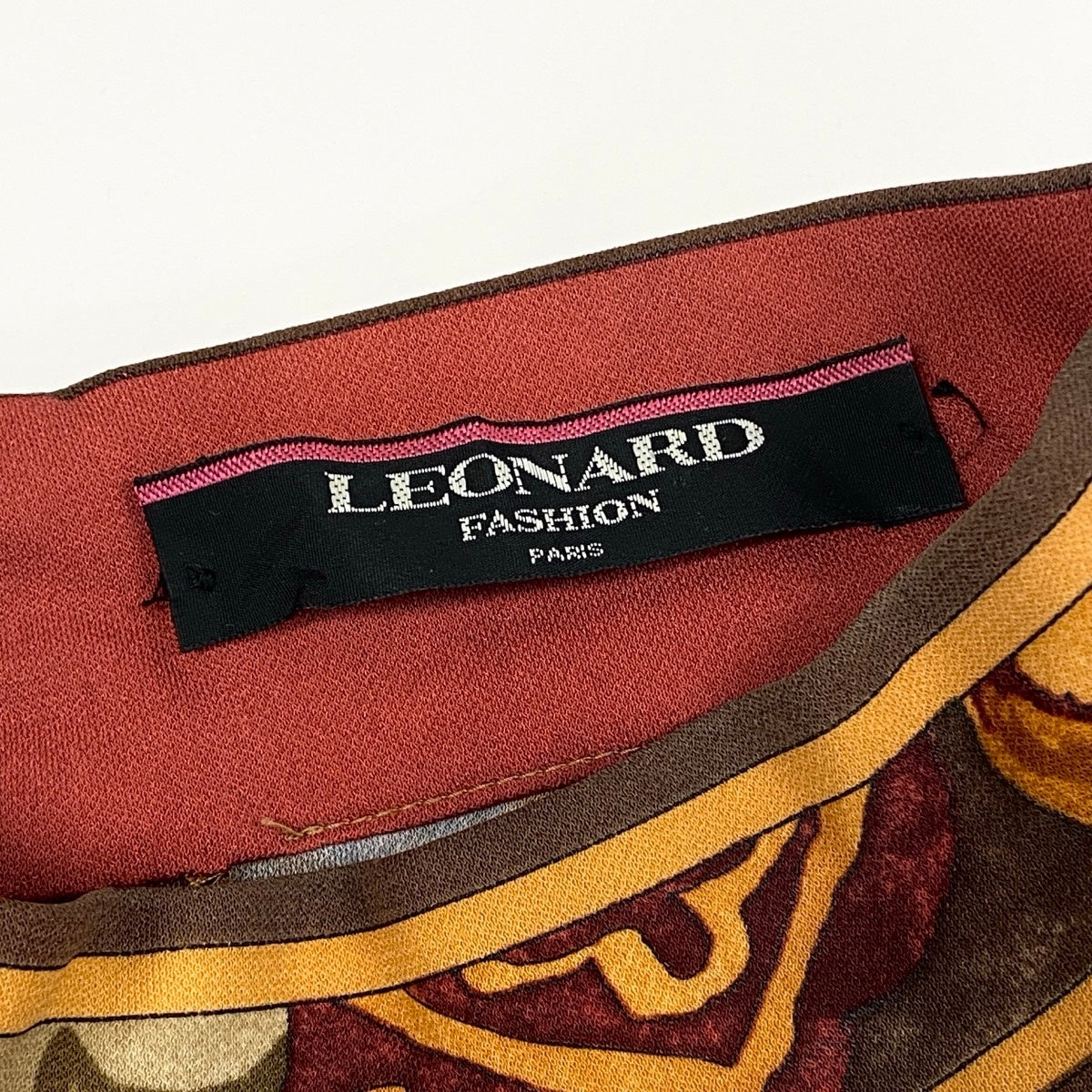 32f11 LEONARD FASHION レオナール モックネック ショートスリーブ カットソー カンカン素材 美しい花柄プリント サイズL マルチカラー レディース 女性服u02t