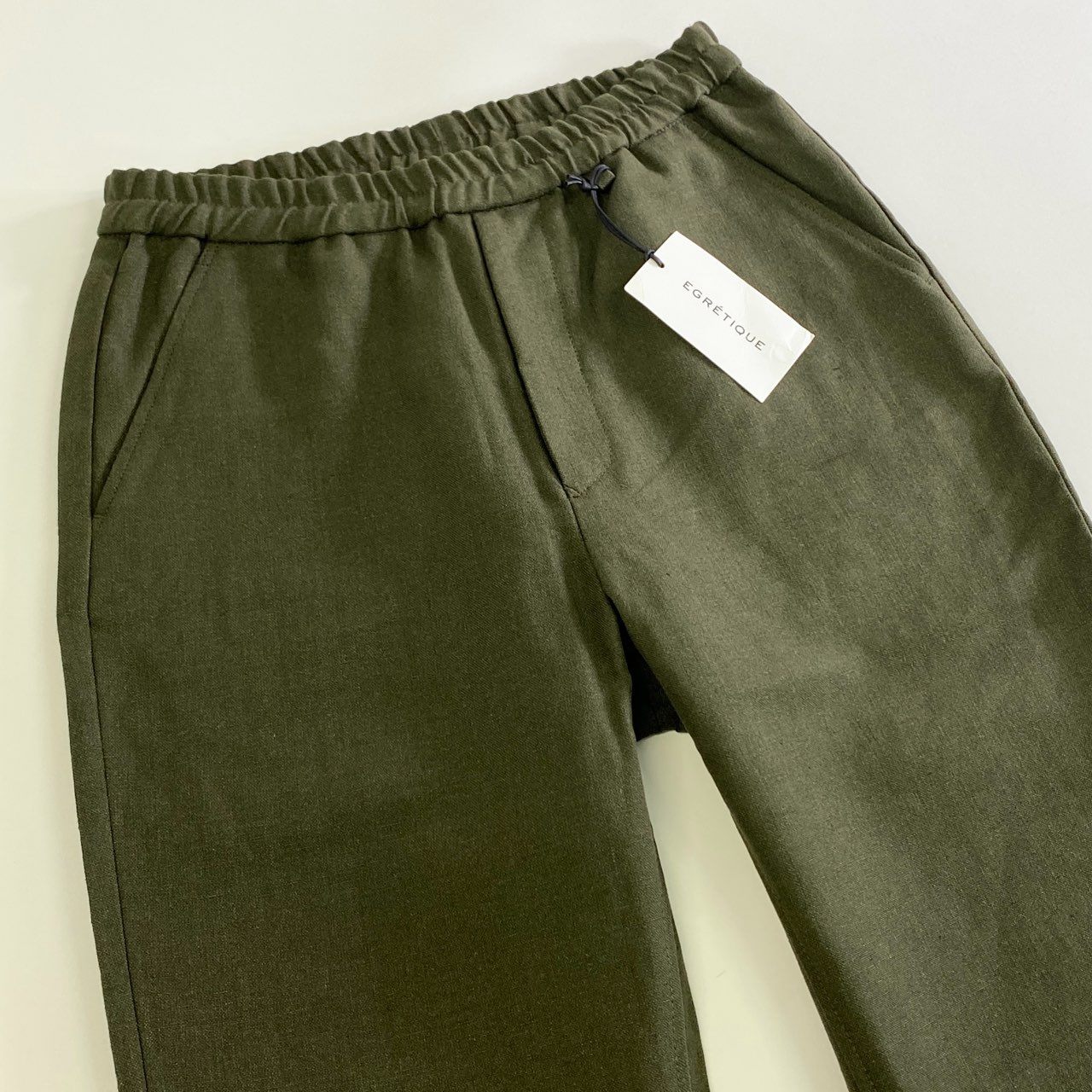 63j18 《極美品》 タグ付 EGRETIQUE イグレティーク Casual Easy Slacks Plain Linen イージースラックスパンツ ボトムス 日本製 XS カーキ リネン