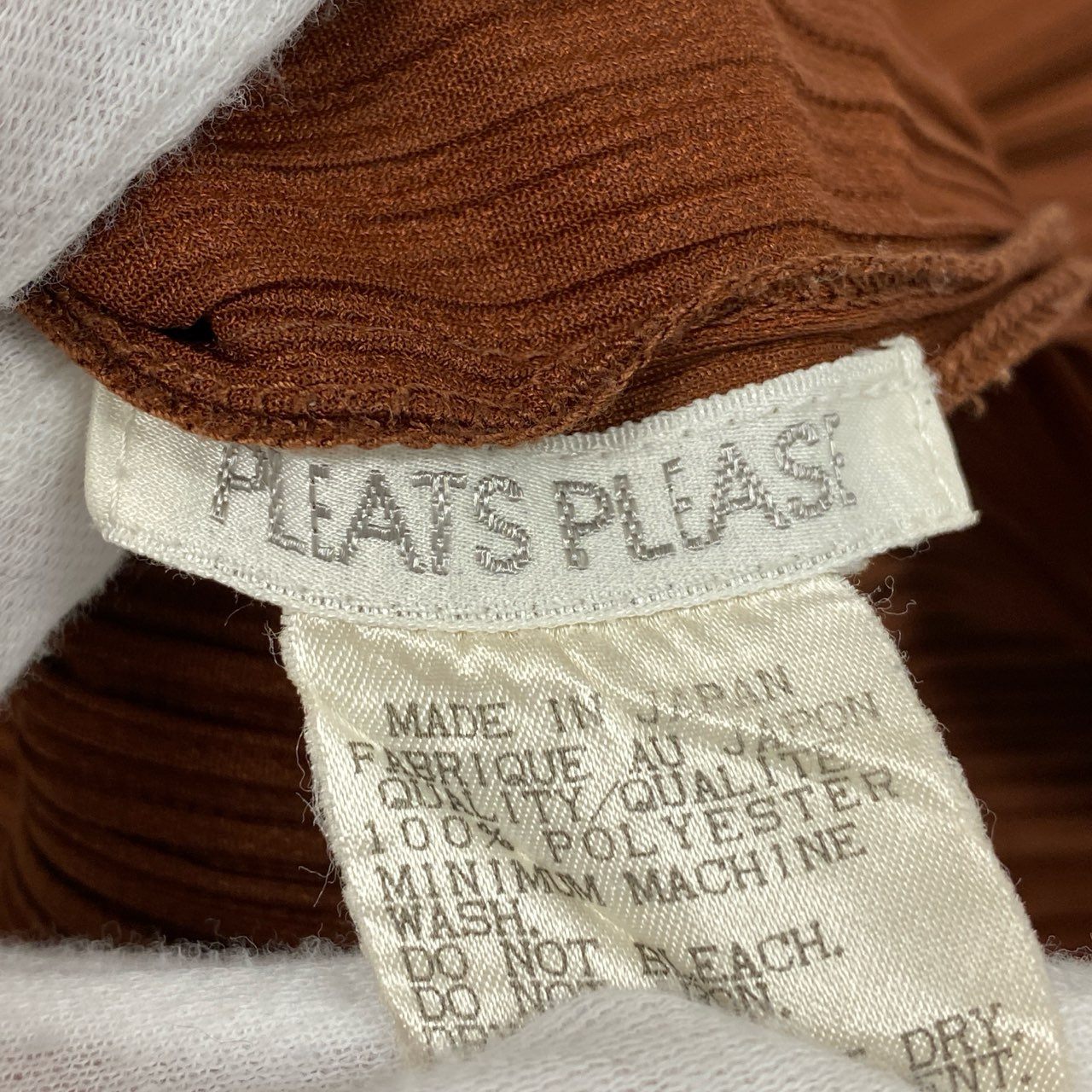 49L9 【美品】PLEATS PLEASE プリーツプリーズ ハイネックノースリーブカットソー プリーツ スリット 3サイズ ブラウン ポリエステル100％ レディースo07t