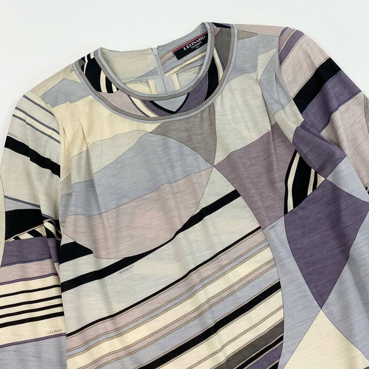 56d13 LEONARD FASHION レオナール ロングスリーブカットソー トップス 総柄プリント  サイズL マルチカラー ウールシルク混 レディース 女性用o07t