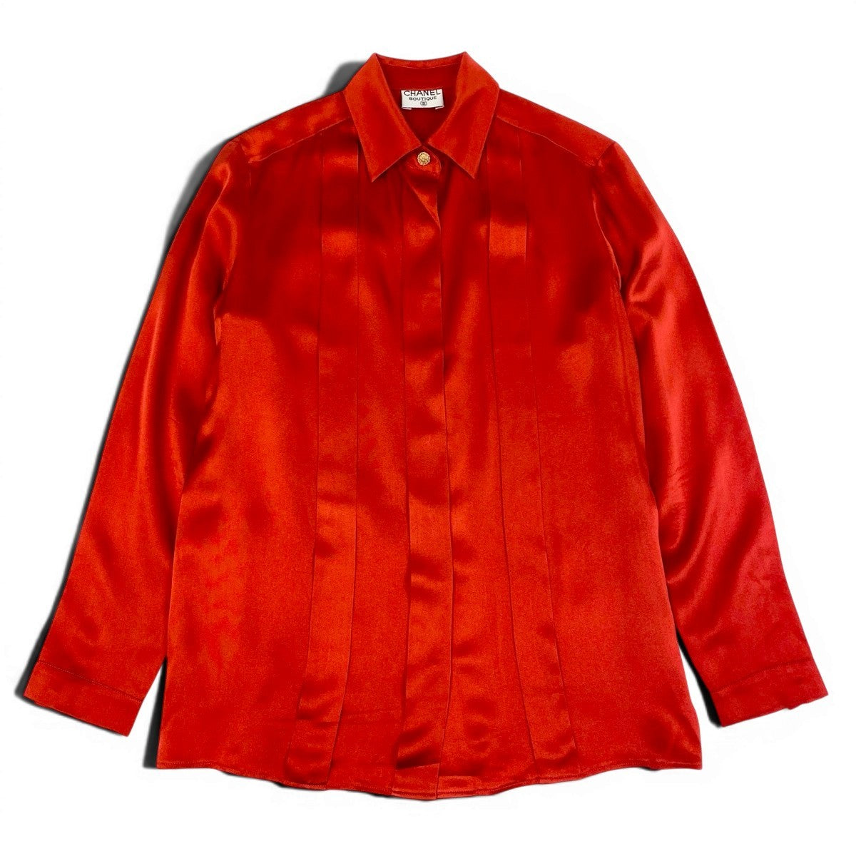 Cf29 CHANEL BOUTIQUE シャネル ブティック 長袖シャツ ココマークボタン 金ボタン サテン レディース 女性用 レッドu02t