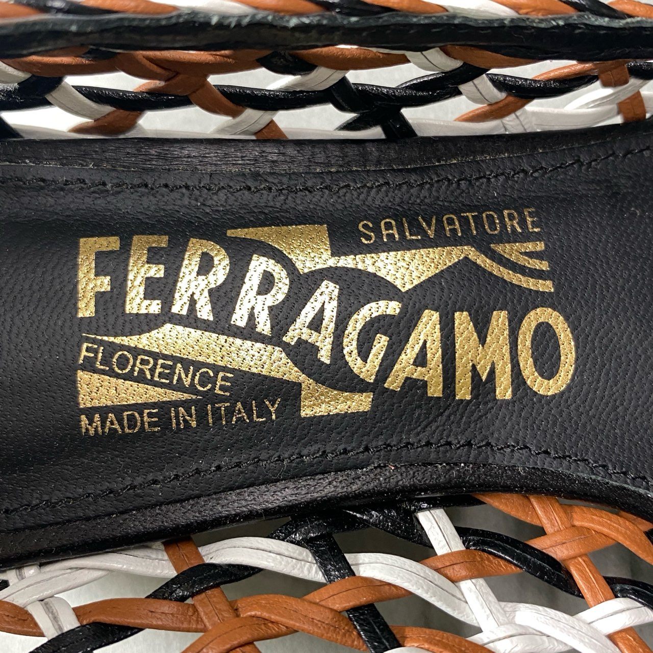 2d23 Salvatore Ferragamo サルバトーレフェラガモ ヴァラリボンパンプス 編み込み メッシュ シューズ 50サイズ マルチカラー レザー レディース 女性用u02tu02t