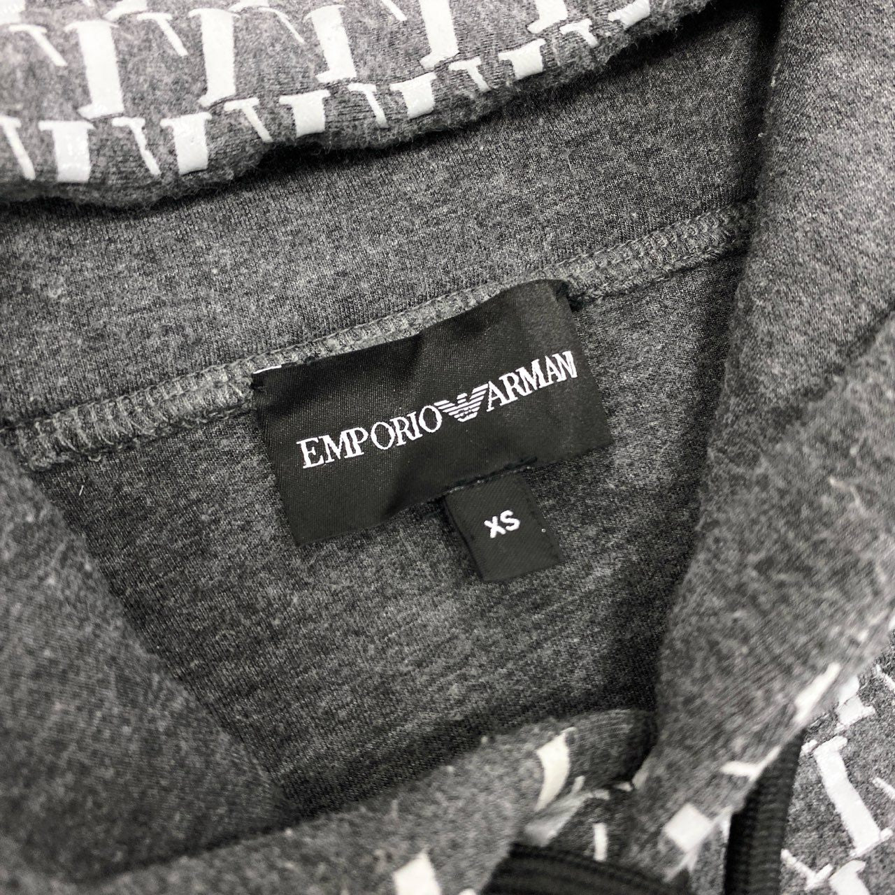 10k11 EMPORIO ARMANI エンポリオアルマーニ 総柄プリント ボンディングパーカー フードパーカー サイズXS グレー メンズ 男性用 トップスk02i