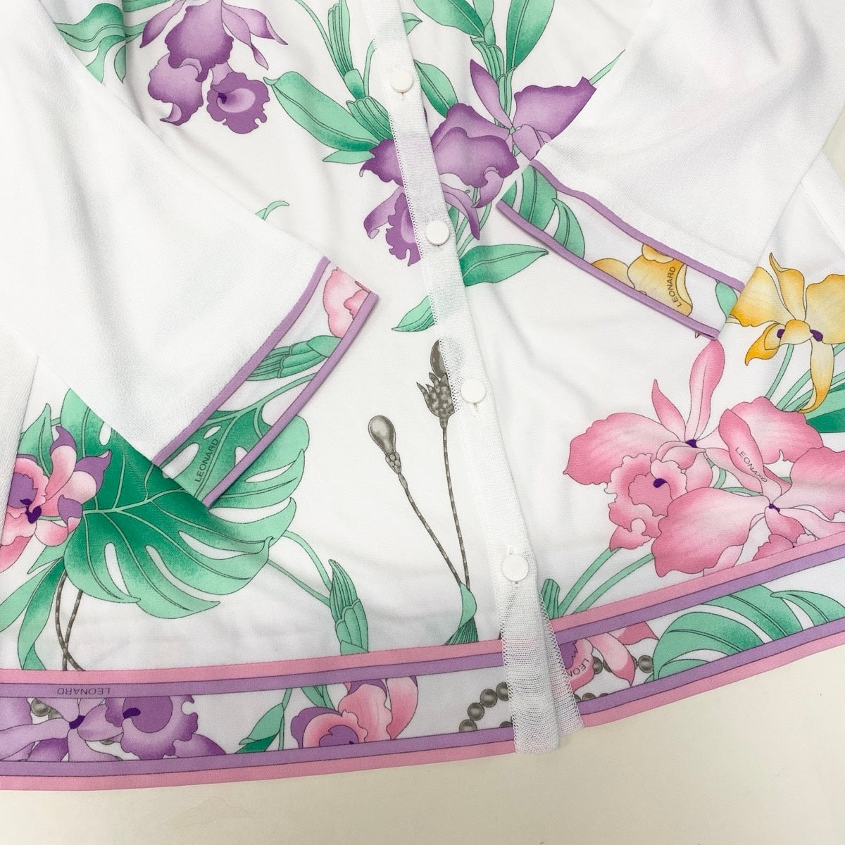 27f17 【美品】LEONARD レオナール ロングスリーブカーディガン カンカン切替 チュニック丈 美しい花柄プリント 0197764 38サイズ ホワイト レディース 女性用u02t