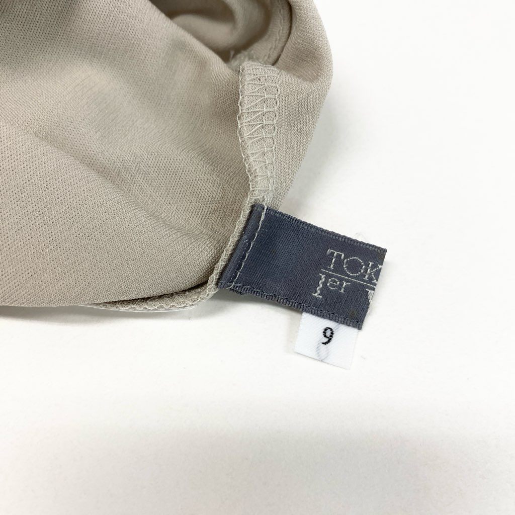 83L22 【美品】TOKUKO 1er VOL トクコプルミエヴォル ノースリーブワンピース 膝丈ワンピース 裾フリル ストレッチ素材 9サイズ ベージュ レディースu02t