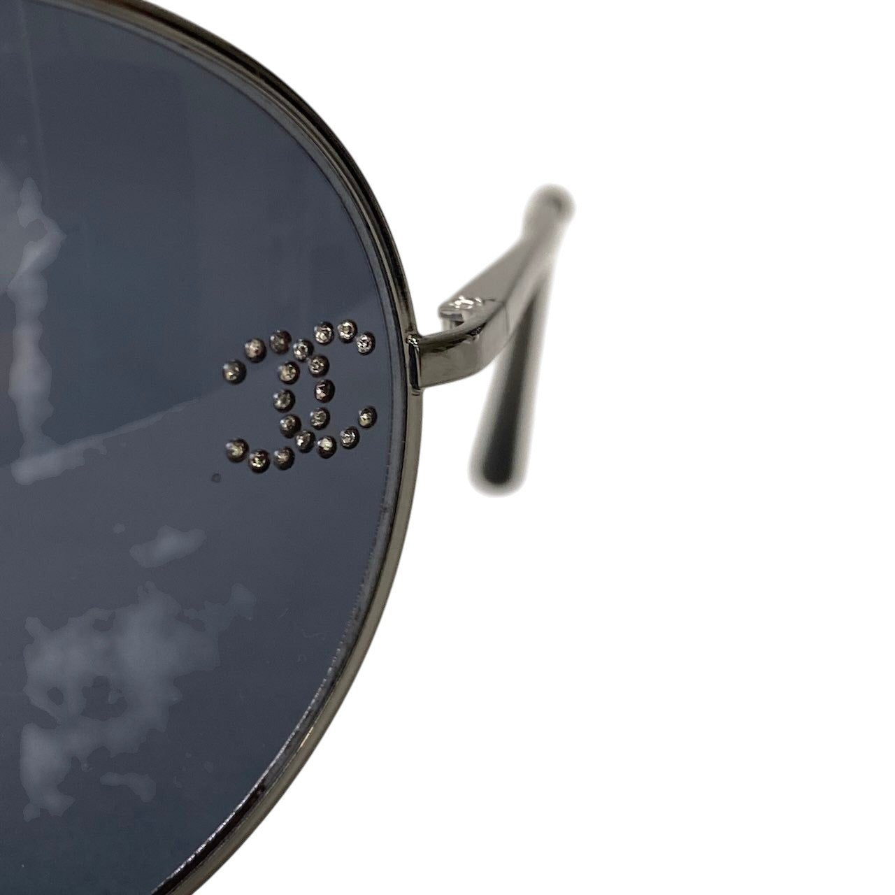h2 【美品】CHANEL サングラス シールド型  ココマーク ラインストーン イタリア製 4122-B 108/87 120 グレー レディース 女性用ta1