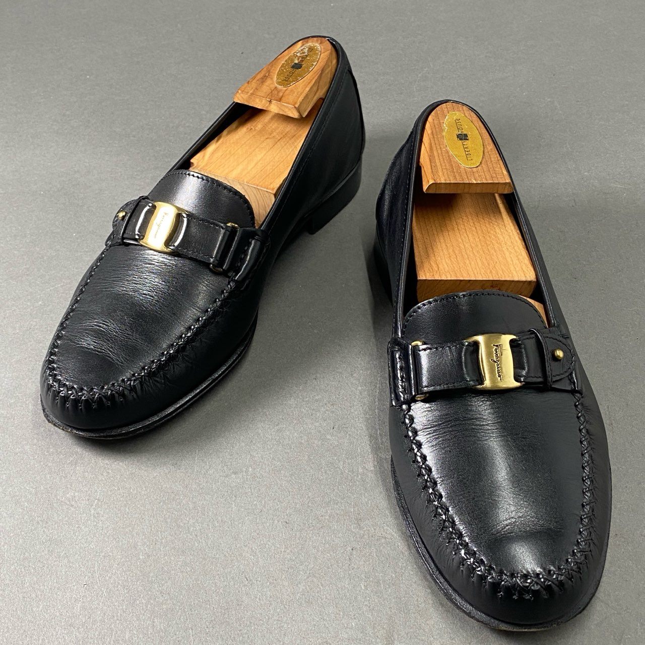 2f12 Salvatore Ferragamo サルヴァトーレ フェラガモ ロゴベルト ローファー 7 ブラック レザー leather イタリア製 シューズ