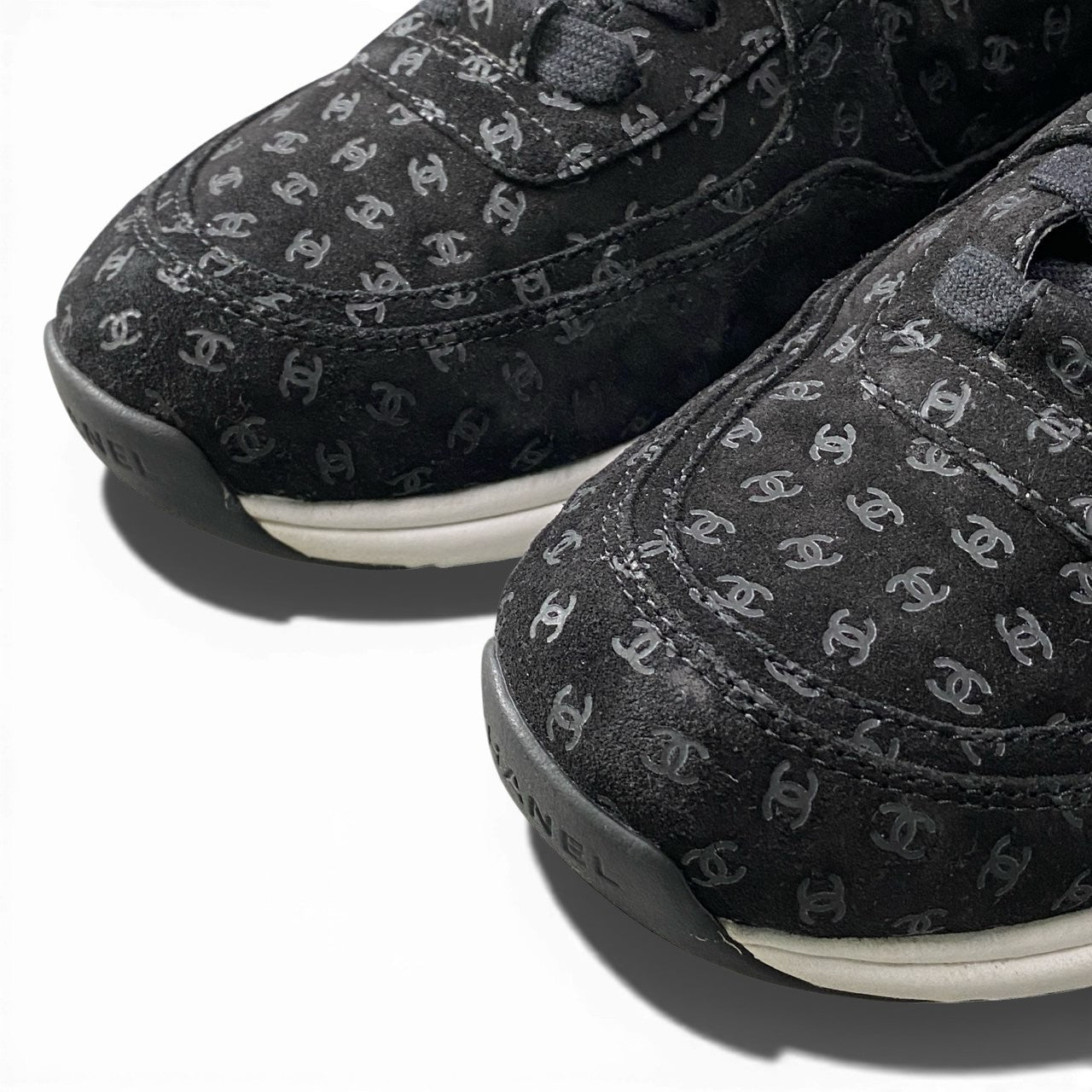 4b2 【美品】CHANEL シャネル G39232 2022AW ココマーク スニーカー サイズ42(26cm相当)  レディース メンズ着用可 靴 ALL Over Cc Logo Low Top Sneakerta1