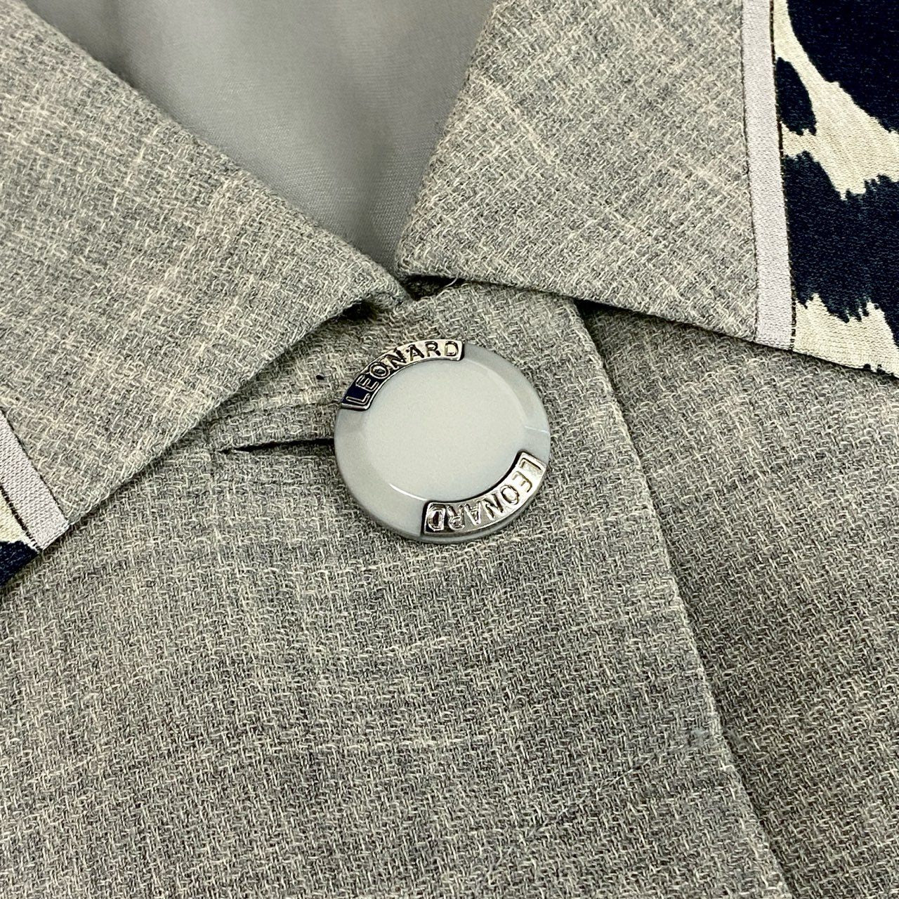 67k20《美品》 LEONARD FASHION レオナール ステンカラーコート ロングジャケット ウールシルク レディース 女性用 日本製 9AR グレーu02t