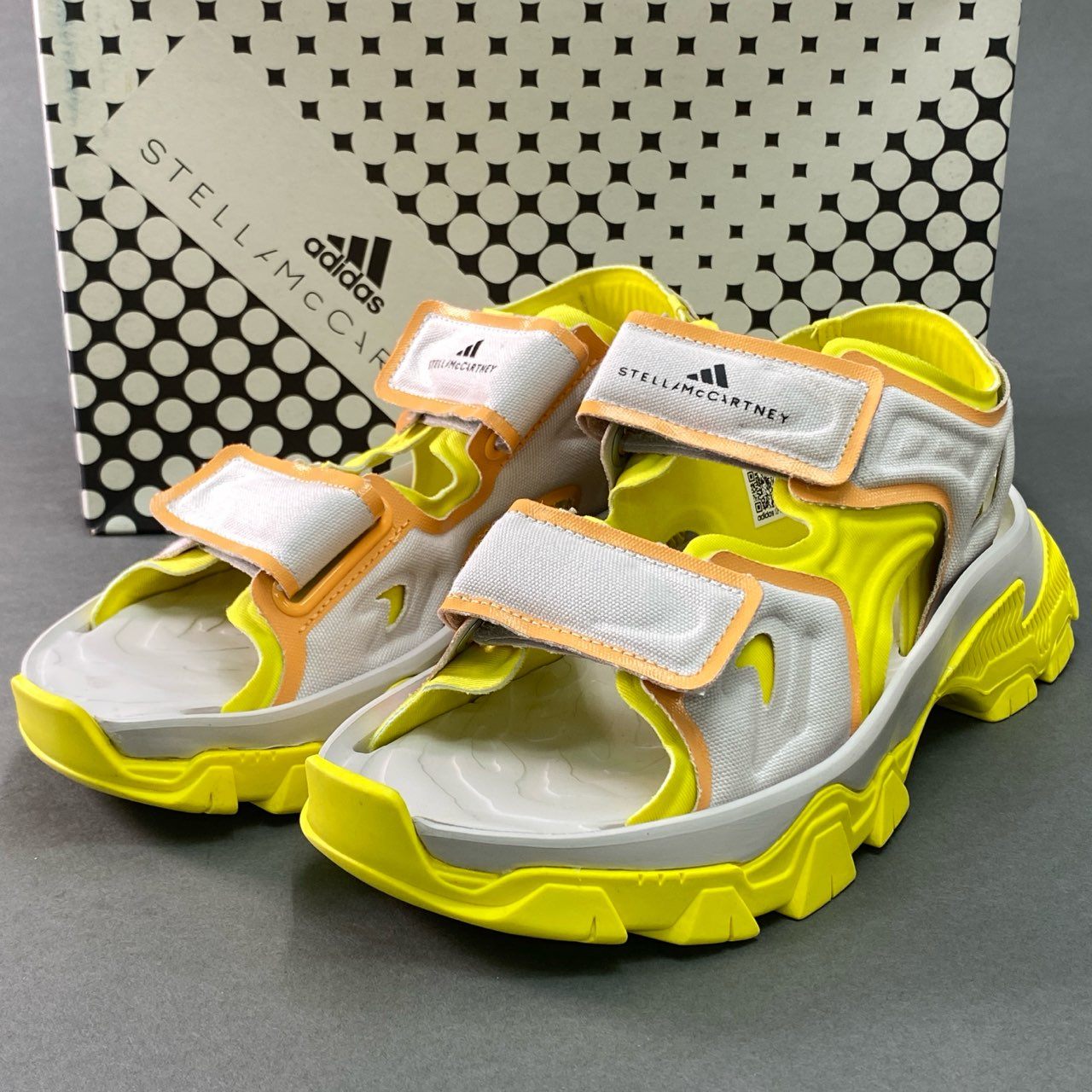 8f4 《極美品》 adidas アディダス × Stella McCartney ステラマッカートニー HIKA SANDAL ヒカ アウトドアサンダル 24.5cm チョーク イエロー シューズ 箱付き