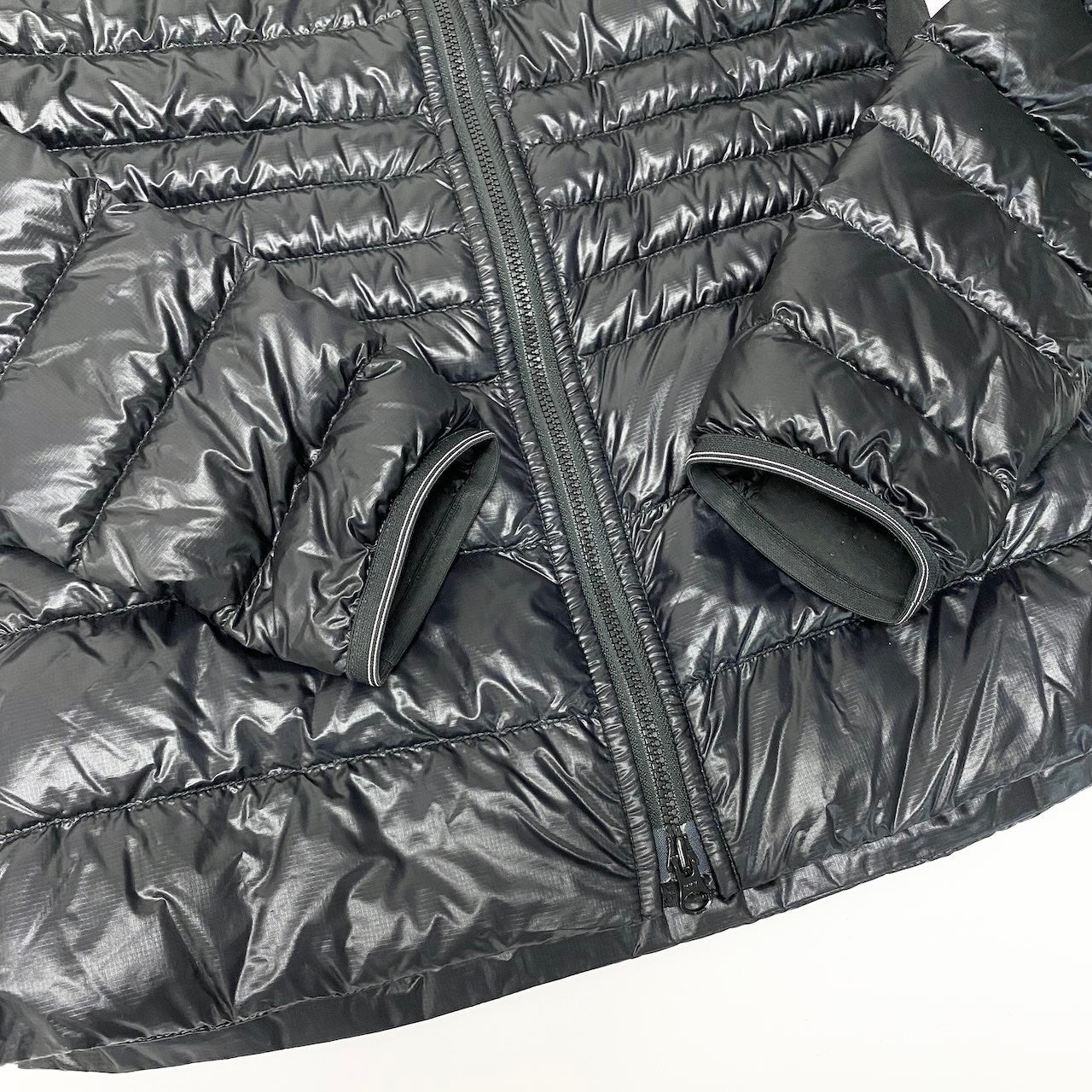 76c26 CANADA GOOSE カナダグース HYBRIDGE LITE HOODY ライトダウンジャケット サイズM ブラック Down Jackett18r