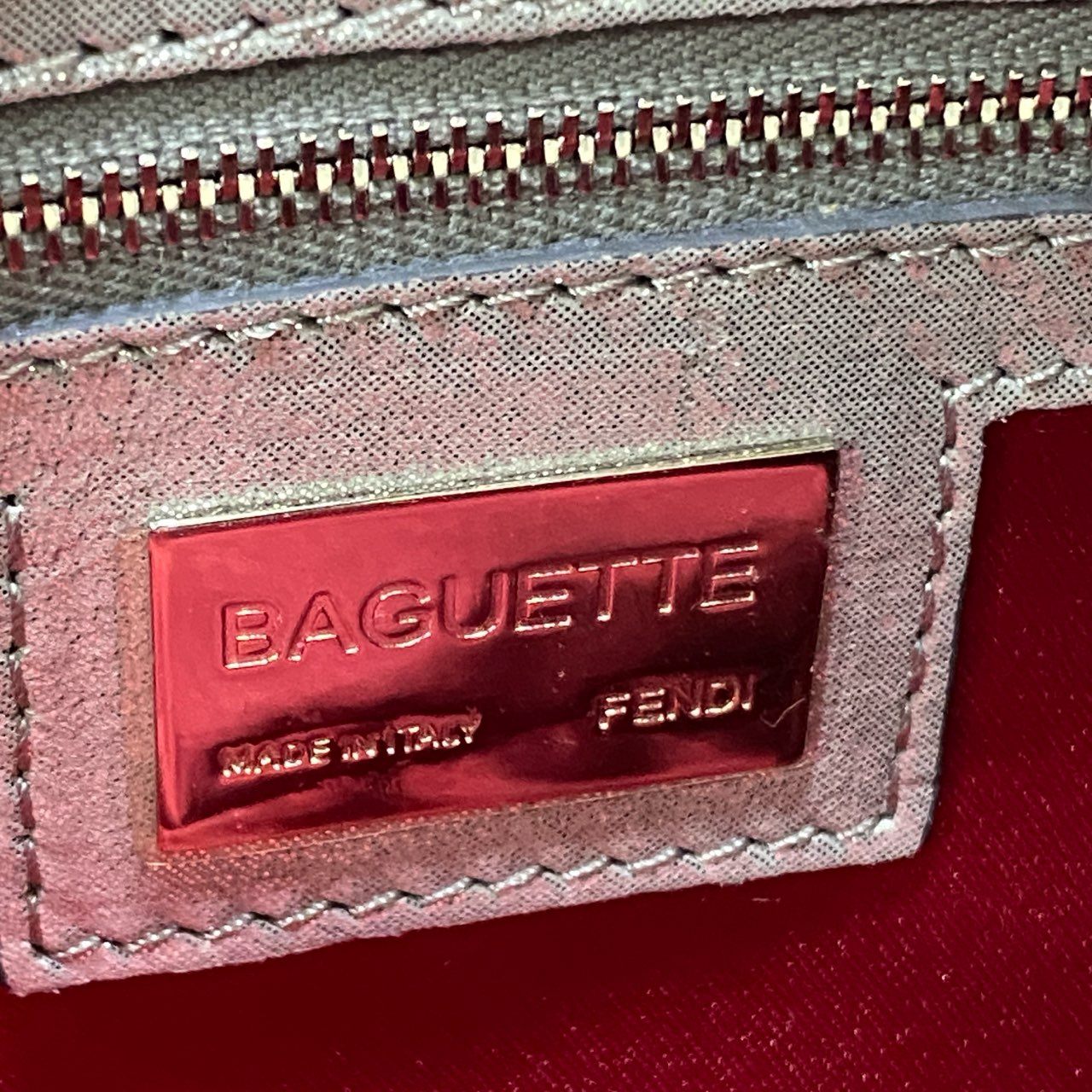 E22〇 FENDI Mamma Bucket one-shoulder bag with rhinestones and glitterta1