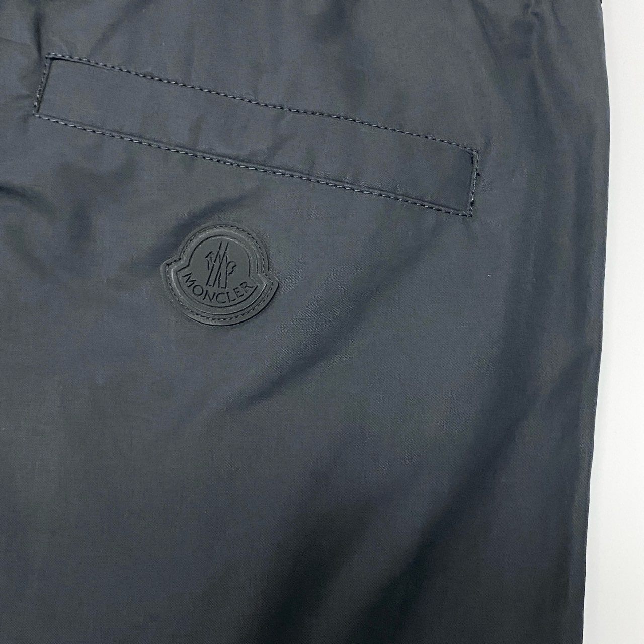 Eb5 MONCLER モンクレール 2023 PANTALONE SPORTIVO ナイロン イージーパンツ トラックパンツ ボトムス ロゴワッペン I20912A00009 48 ブラック コットン ナイロン メンズk02i