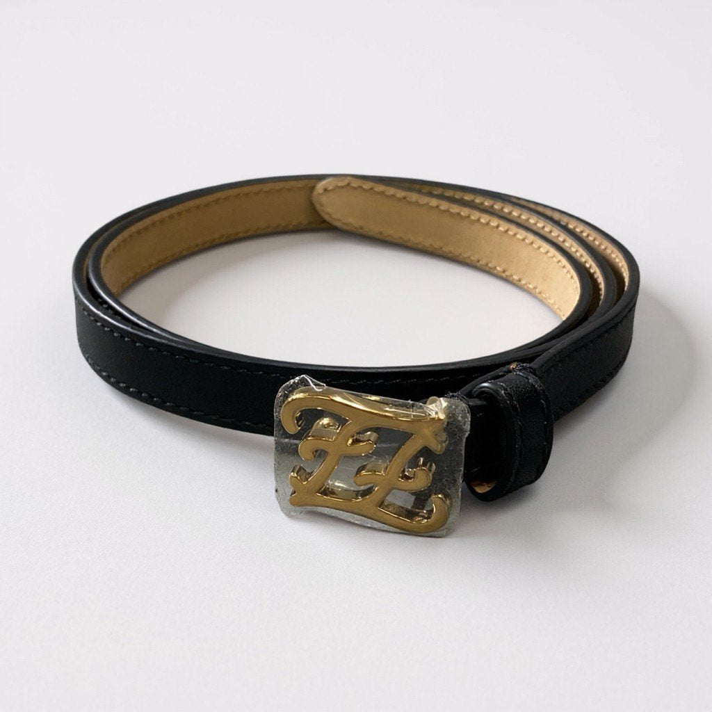 a6【美品】FENDI フェンディ ベルト カリグラフィー バックル 細ベルト イタリア製 ブラック レザー 本革 レディースk02i