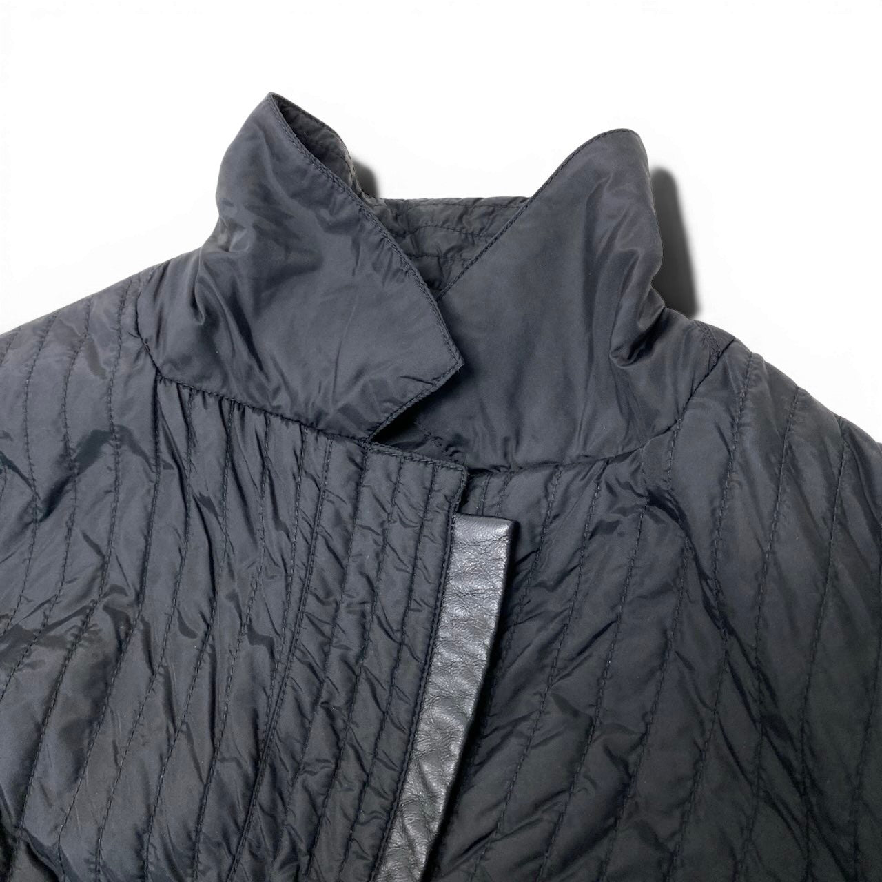 89g20 ARMANI COLLEZIONI アルマーニコレツィオーネ ナイロンジャケット キルティング 軽量 サイズ48 ブラック ナイロン100％ レディース 女性用u02t