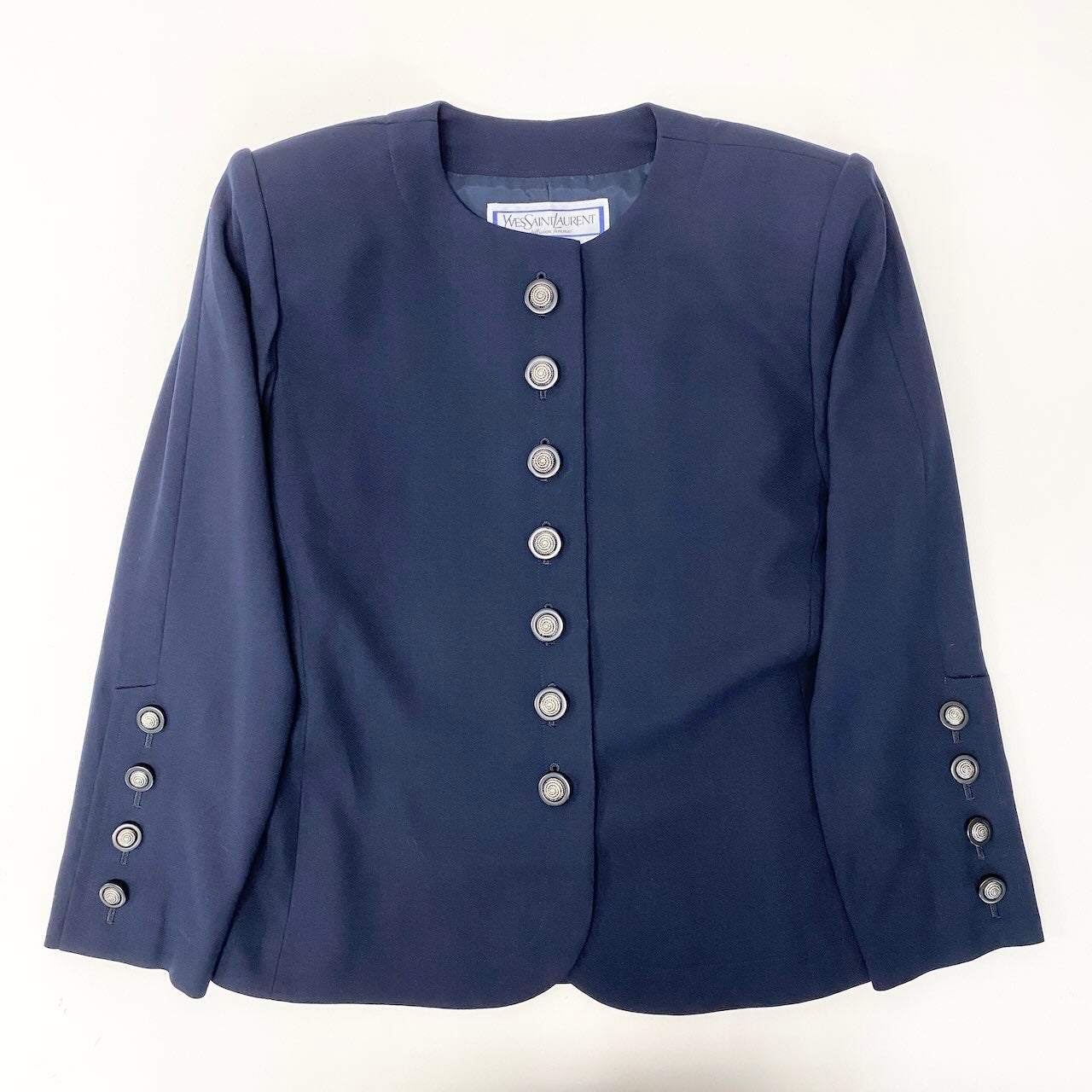 33f15 YVES SAINT LAURENT イヴサンローラン ノーカラージャケット 装飾ボタン サイズＭ ネイビー ウール100％ レディース 女性用u02t
