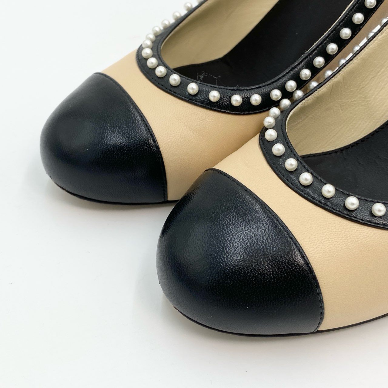 3c30 CHANEL シャネル ココマーク パール付き ヒールパンプス G31552 36C ベージュ ブラック レザー シューズ 靴t18r