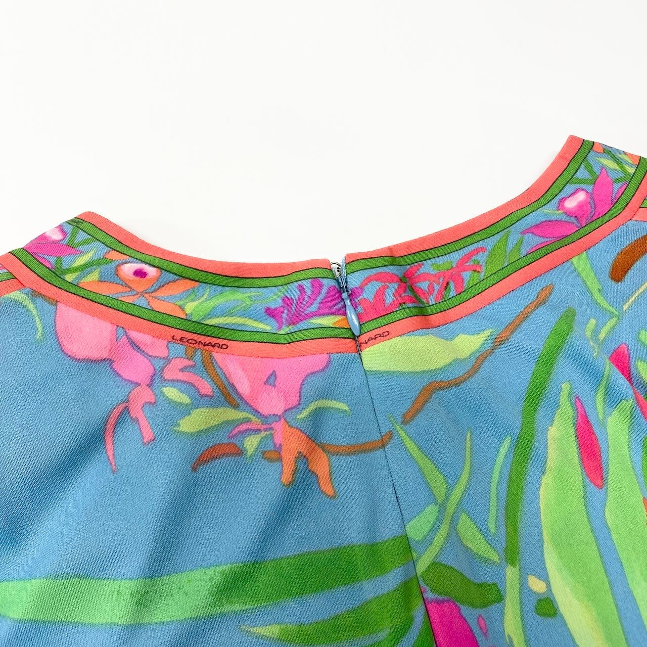 4c29 LEONARD レオナール ロングスリーブワンピース シルクワンピース 美しい花柄プリント 42サイズ マルチカラー シルク100％ レディース 女性用u02t