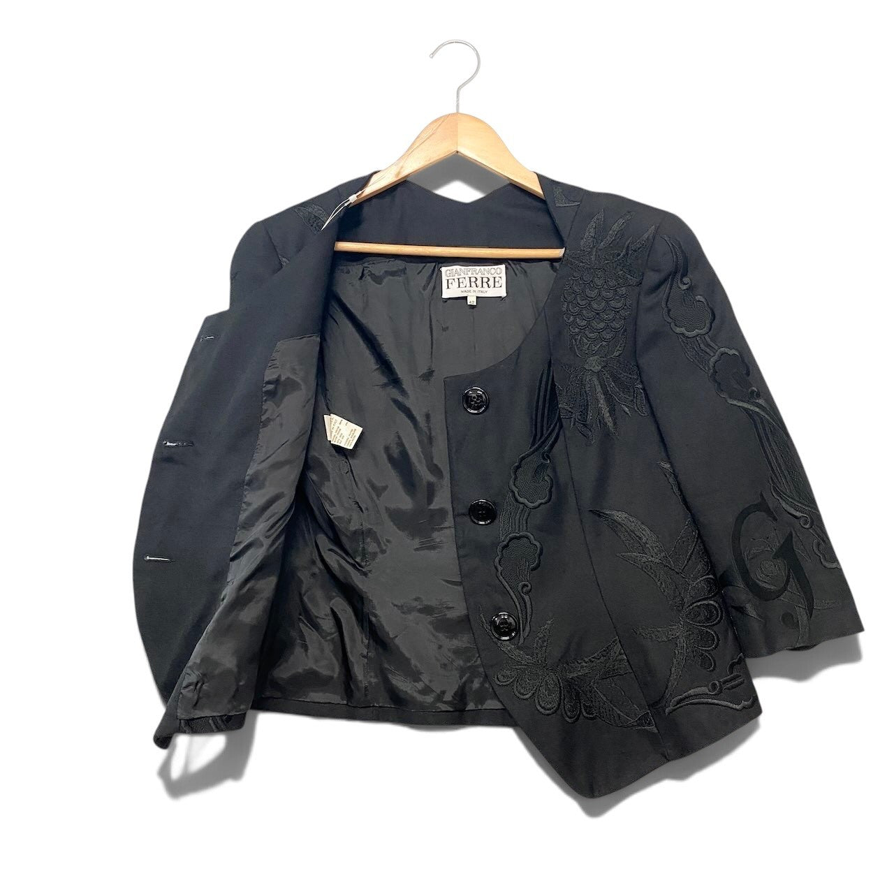 62i1 GIANFRANCO FERRE ジャンフランコフェレ ヴィンテージ ノーカラージャケット 刺繡デザイン サイズ42 ブラック レディースu02t