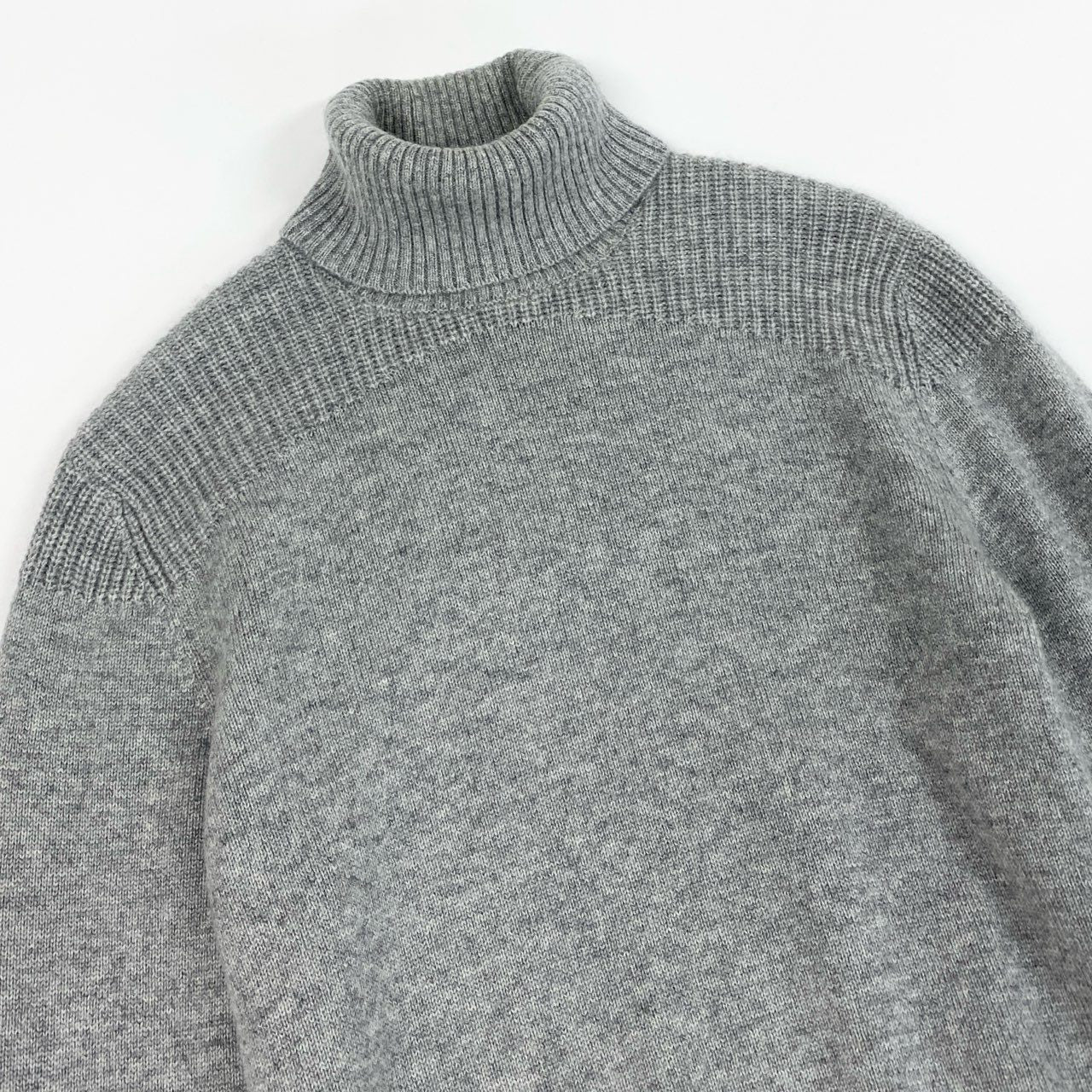 68b27 《美品》 BRUNELLO CUCINELLI ブルネロクチネリ カシミヤ100 ニット セーター タートルネック 44 グレー カシミア レディースu02t