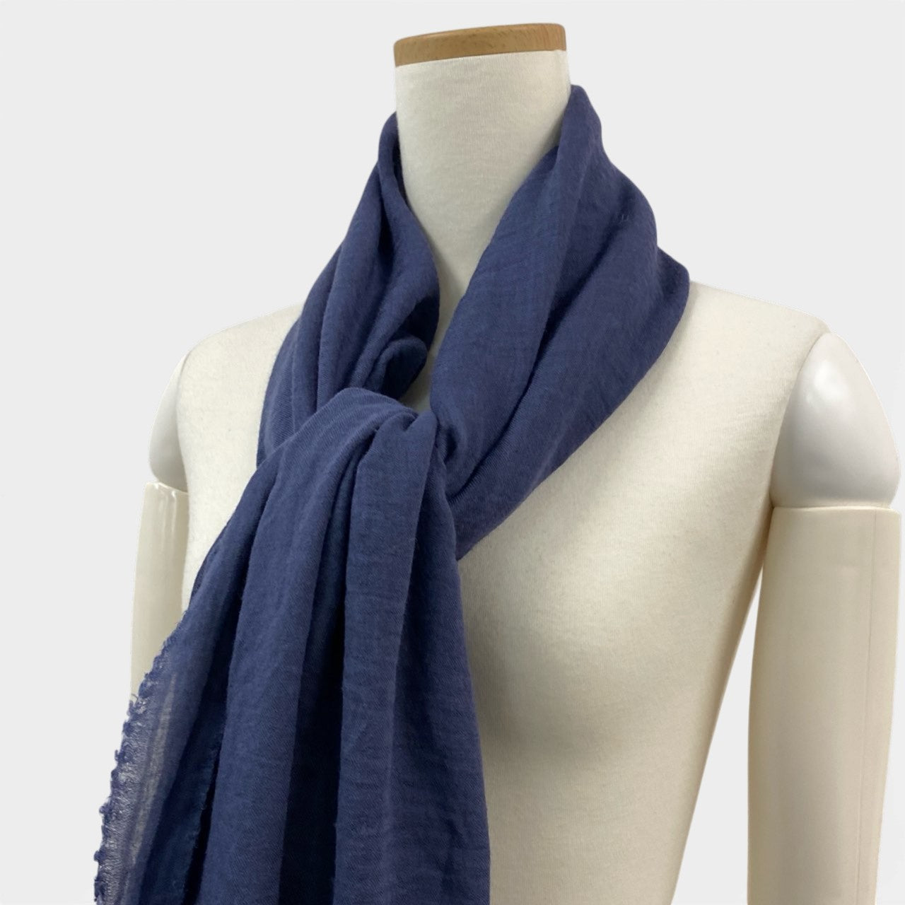 60a10 Faliero Sarti ファリエロ サルティ 大判ストール ストールマフラー モーダル シルク混 ネイビー ユニセックスu02t