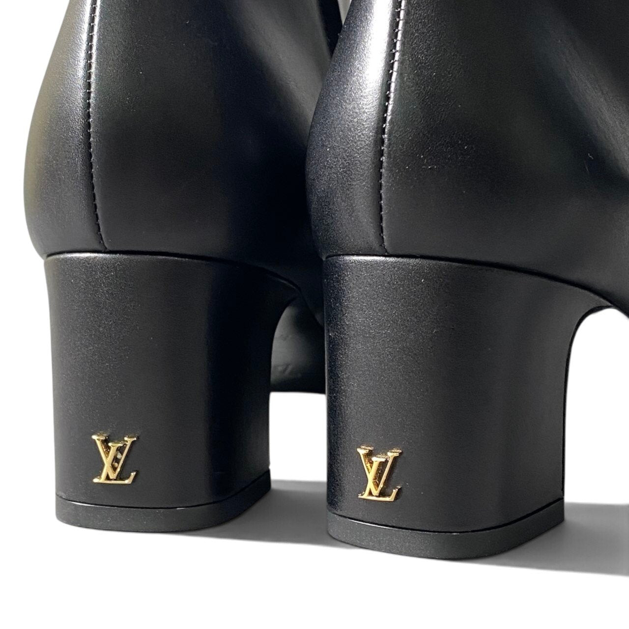 h12【極美品】LOUIS VUITTON ドナ・ライン アンクルブーツ 40サイズ ブラック レザー レディース 女性用k02i
