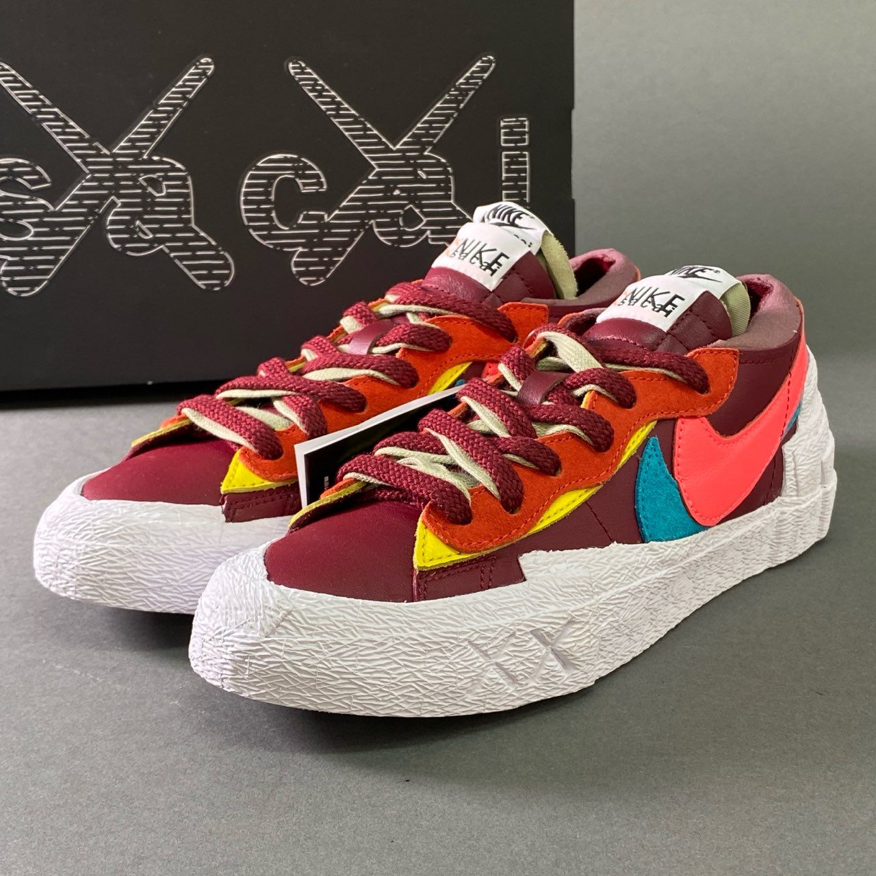 1a17 《美品》 NIKE ナイキ × KAWS カウズ × sacai サカイ Blazer Low ブレザーロー 23.5cm チームレッド スニーカー 箱付き