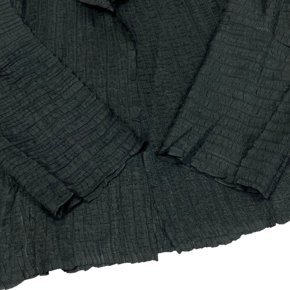 Ai20 ISSEY MIYAKE イッセイミヤケ シャーリング加工 ジャケット 日本製 カーディガン 羽織 2 ブラック ポリエステル レディースo07t