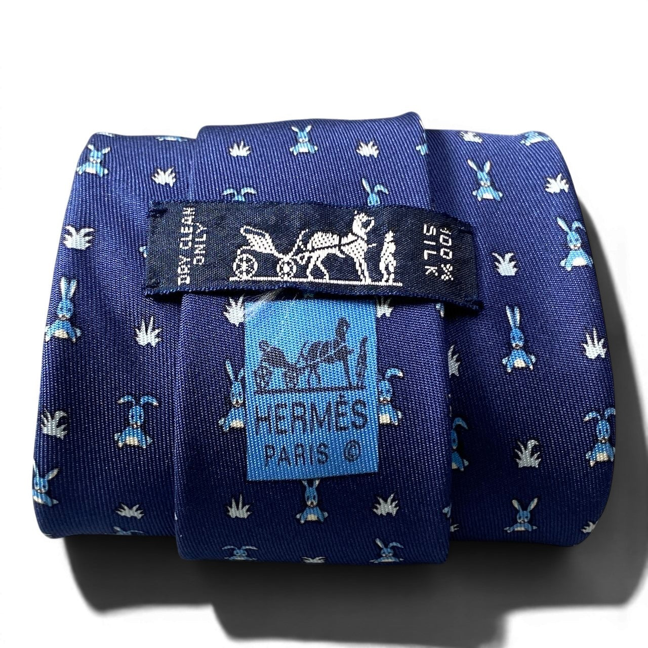 g18② HERMES エルメス ネクタイ ウサギ柄 フランス製 ブルー シルク100％ メンズ 男性用u02t