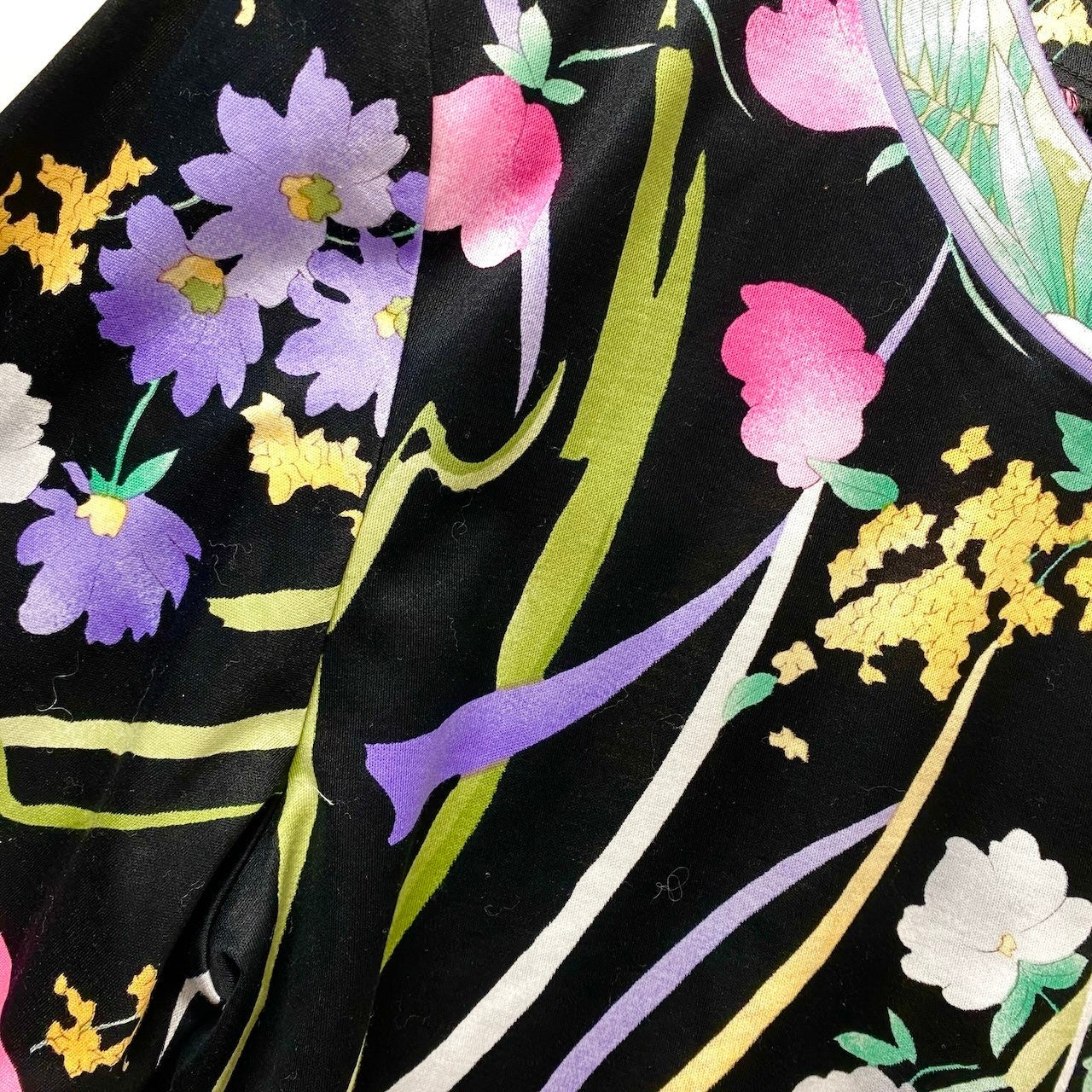 27f17 LEONARD レオナール 半袖Tシャツ カットソー 美しい花柄プリント サイズL ブラック コットン100％ レディース 女性服u02t
