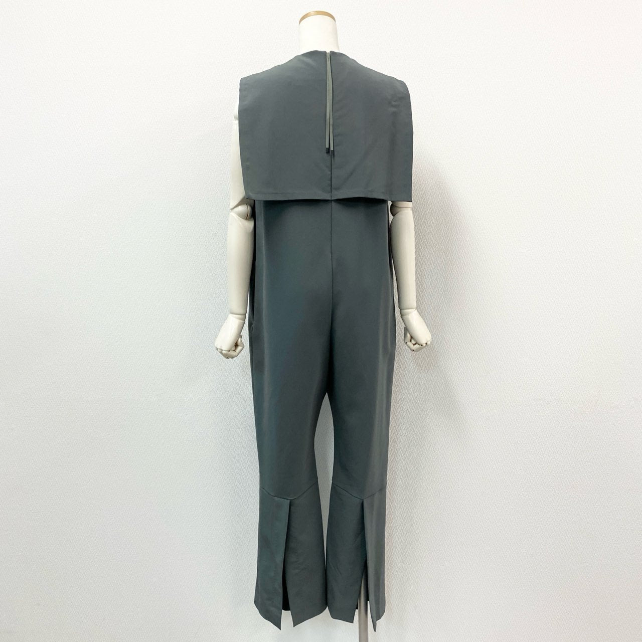 87c26 【美品】 HYKE ハイク SALON SLEEVELESS JUMPSUIT ジャンプスーツ オールインワン ノースリーブ 232-16185 1 SMALL カーキk02i