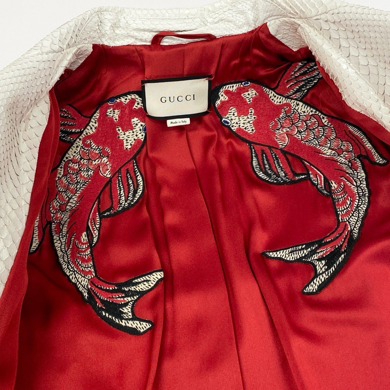 b4【美品】GUCCI グッチ トレンチコート ロングコート ヘビ 裏地 鯉 刺繍 イタリア製 40サイズ ホワイト 蛇革 レディースk02i