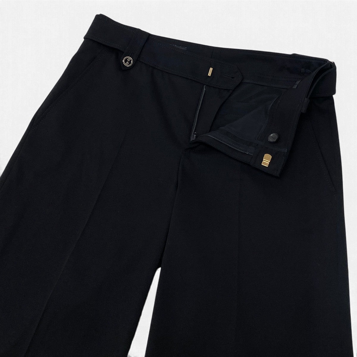 i27 【美品】GUCCI ハーフパンツ スラックス インターロッキングG 36サイズ ブラック レディース 女性用u02t
