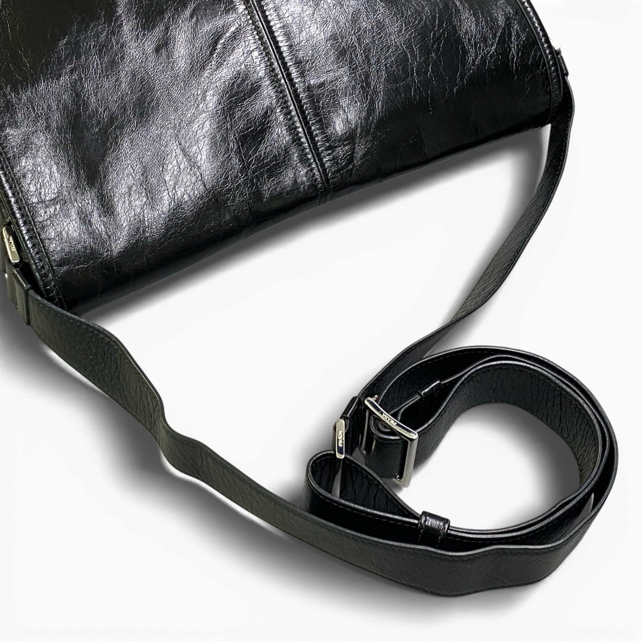 b17 【美品】PRADA プラダ 2VD073  ソフトルックスレザー ショルダーバッグ 三角ロゴプレート ブラック メンズ 鞄ta1