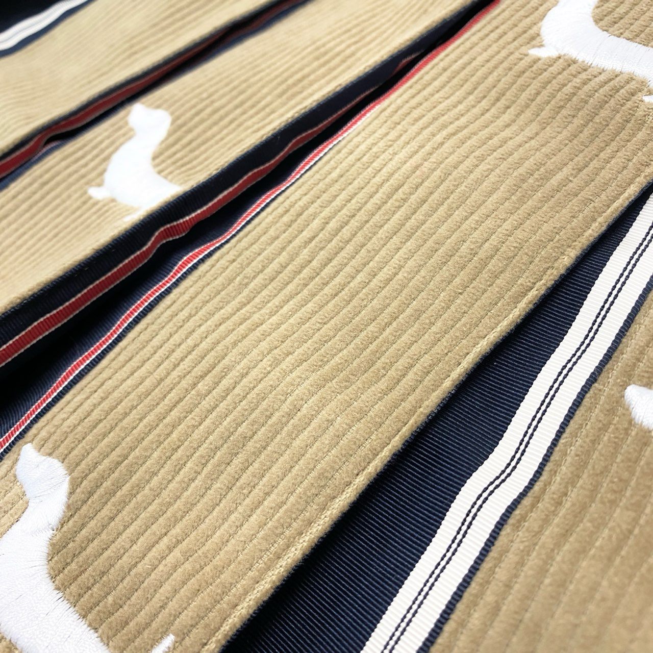 S【新品未使用】THOM BROWNE トムブラウン トリコロールテープ DOG刺繍 コーデュロイ ミニスカート サイズ38 ベージュ レディース 女性用 FGCA20E-E1225 38 ベージュk02i