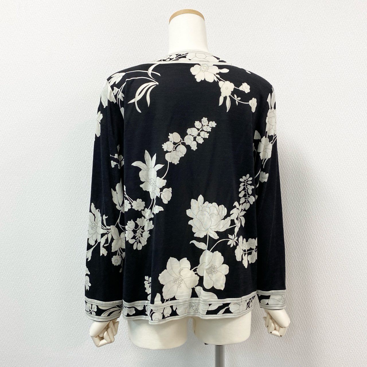84i10 LEONARD レオナール 長袖ニットカーディガン 花柄カーディガン モノクロ シルク混紡 レディース 女性用 0369145 L ブラック ホワイトu02t