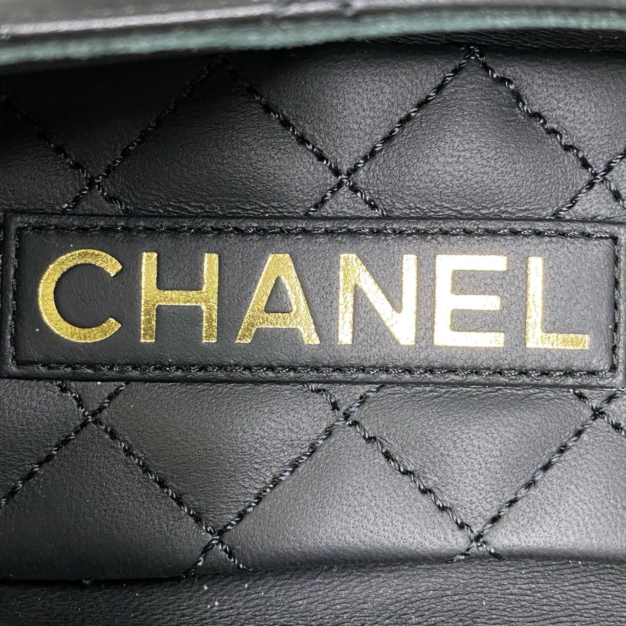 b13《極美品》 CHANEL シャネル 2024 COCOマーク パンプス マトラッセ ターンロック G45879 38 ブラック レザー レディースta1