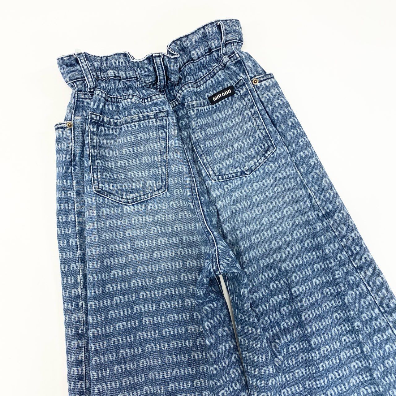 55L23 miu miu ミュウミュウ 2024SS ワイドレッグジーンズ ロゴプリント デニムパンツ サイズ25 インディゴ レディース ボトムスk02i