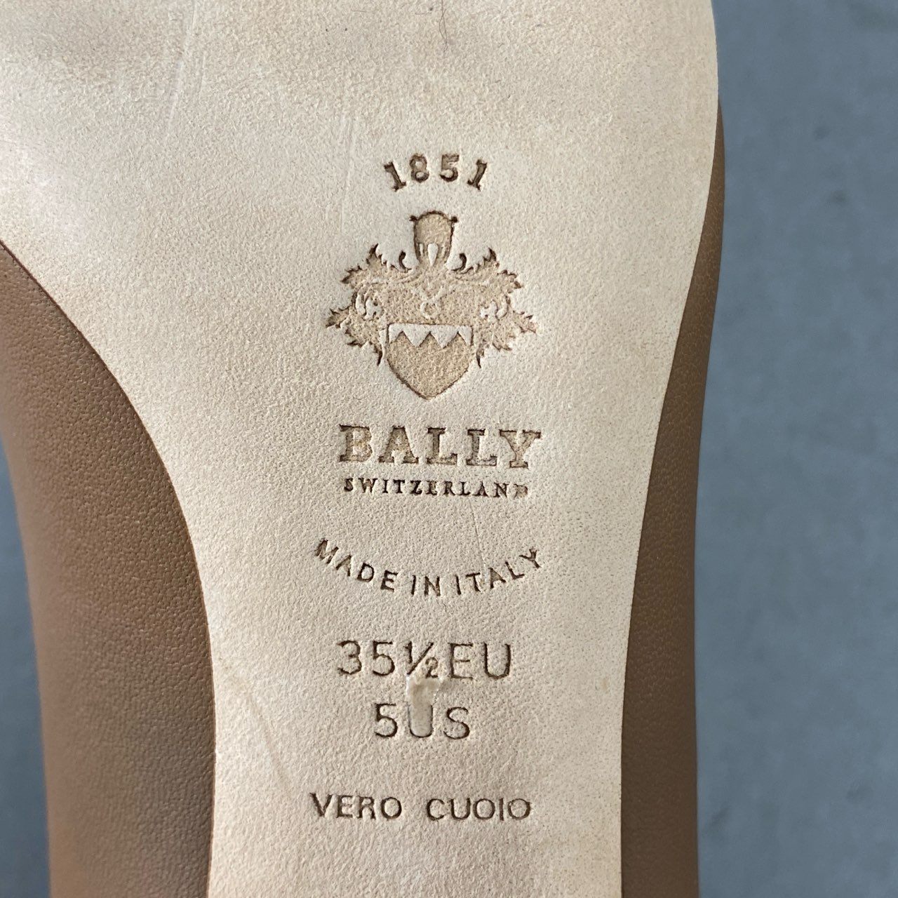 1h2 《美品》 BALLY バリー レザーパンプス プレーントゥ フォーマル ビジネス サイズ35 1/2 ベージュ レザー レディース 女性用 靴 シューズ