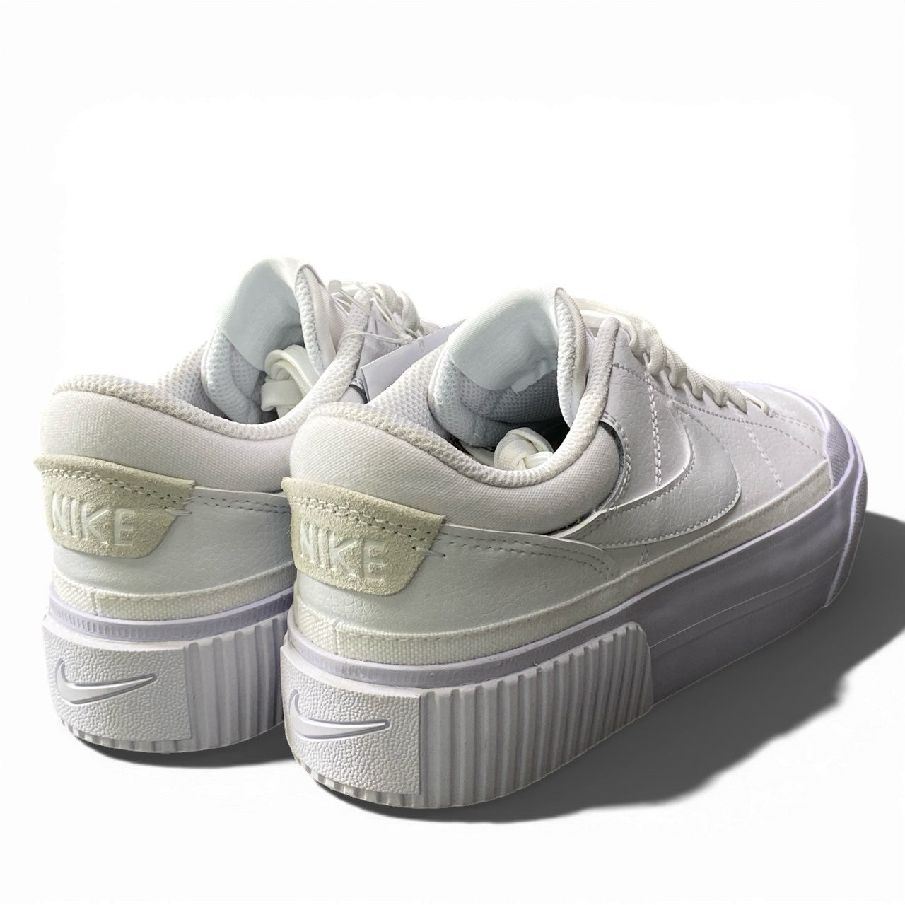 2a23 【タグ付保管品】NIKE ナイキ ウィメンズ コート レガシー リフト ローカットスニーカー 厚底 DM7590－101 24cm 101 WHT/WHT ホワイトu02t