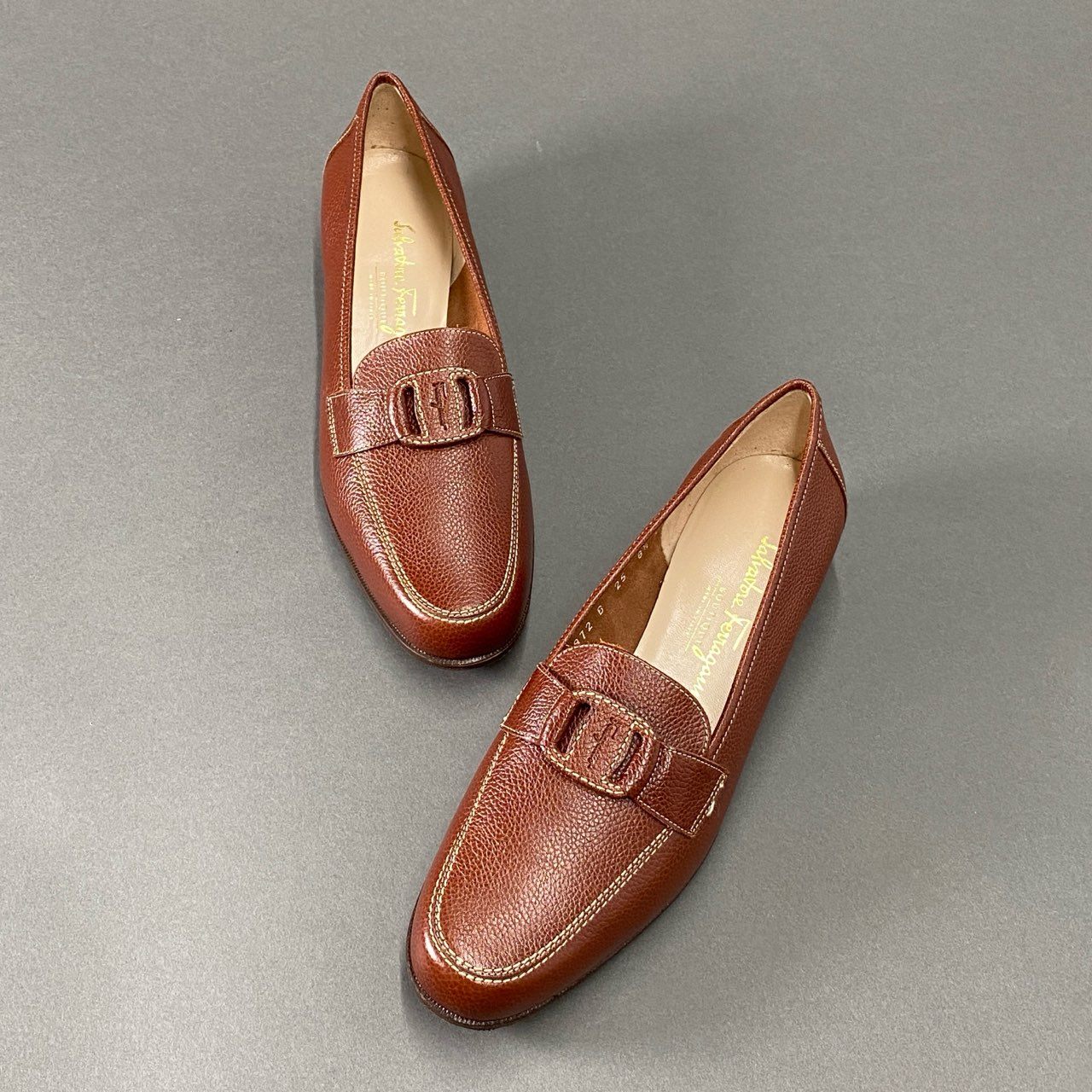 9i20 《美品》 Salvatore Ferragamo サルヴァトーレ フェラガモ VARA ヴァラ レザー ローファー 8 1/2 ブラウン Leather イタリア製 シューズ