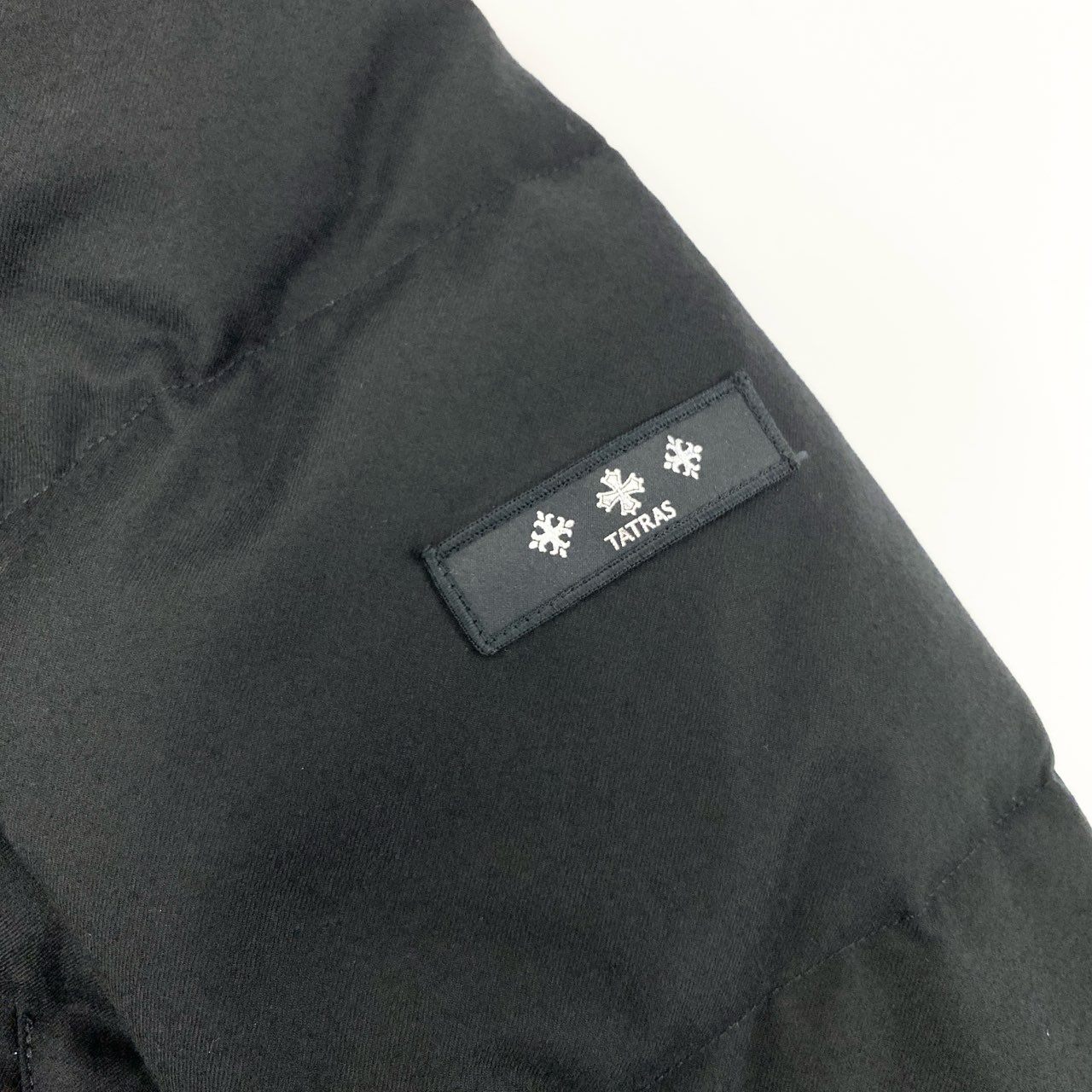 35j22《美品》 TATRAS タトラス ダウンジャケット MTOU24A4967 4 ブラック GOOSE DOWN JACKET 紳士服 アウターt18r