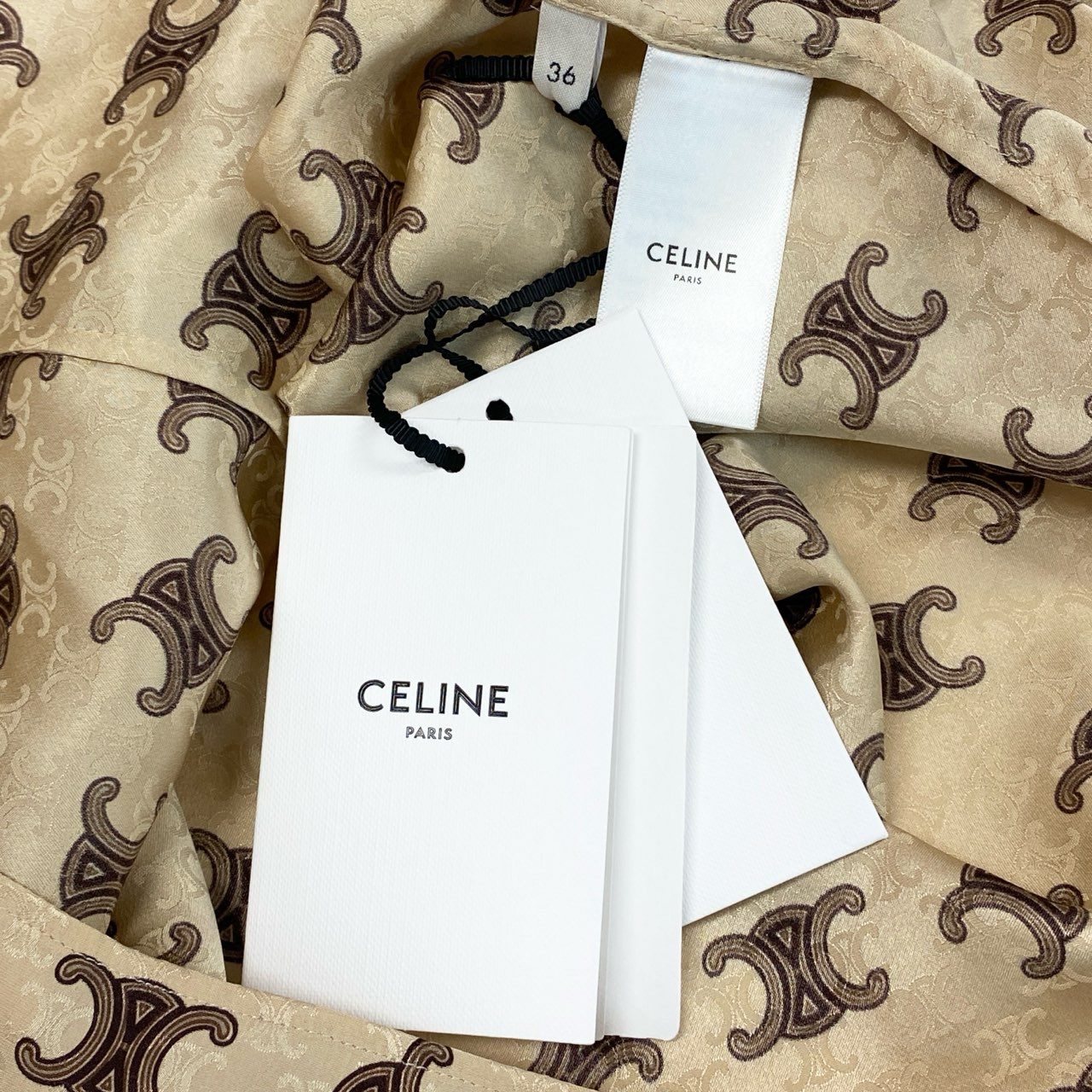 8i22 【未使用品】 CELINE セリーヌ 23SS ラヴァリエール トリオンフ シルクブラウス 2B805812T 36 ベージュ マカダム シャツ タグ付きt18r