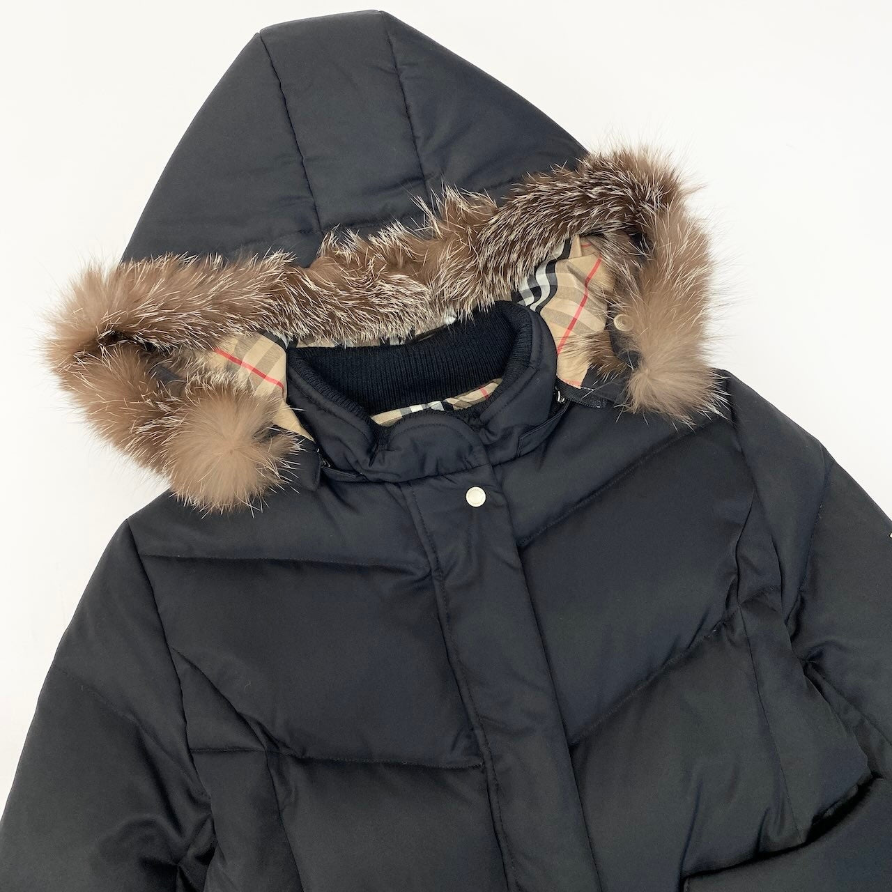 23e7 BURBERRY LONDON バーバリーロンドン ダウンジャケット ジャンパー ノバチェック ブルーフォックス ベアチャーム付 サイズ130A ブラック キッズ 子ども服u02t