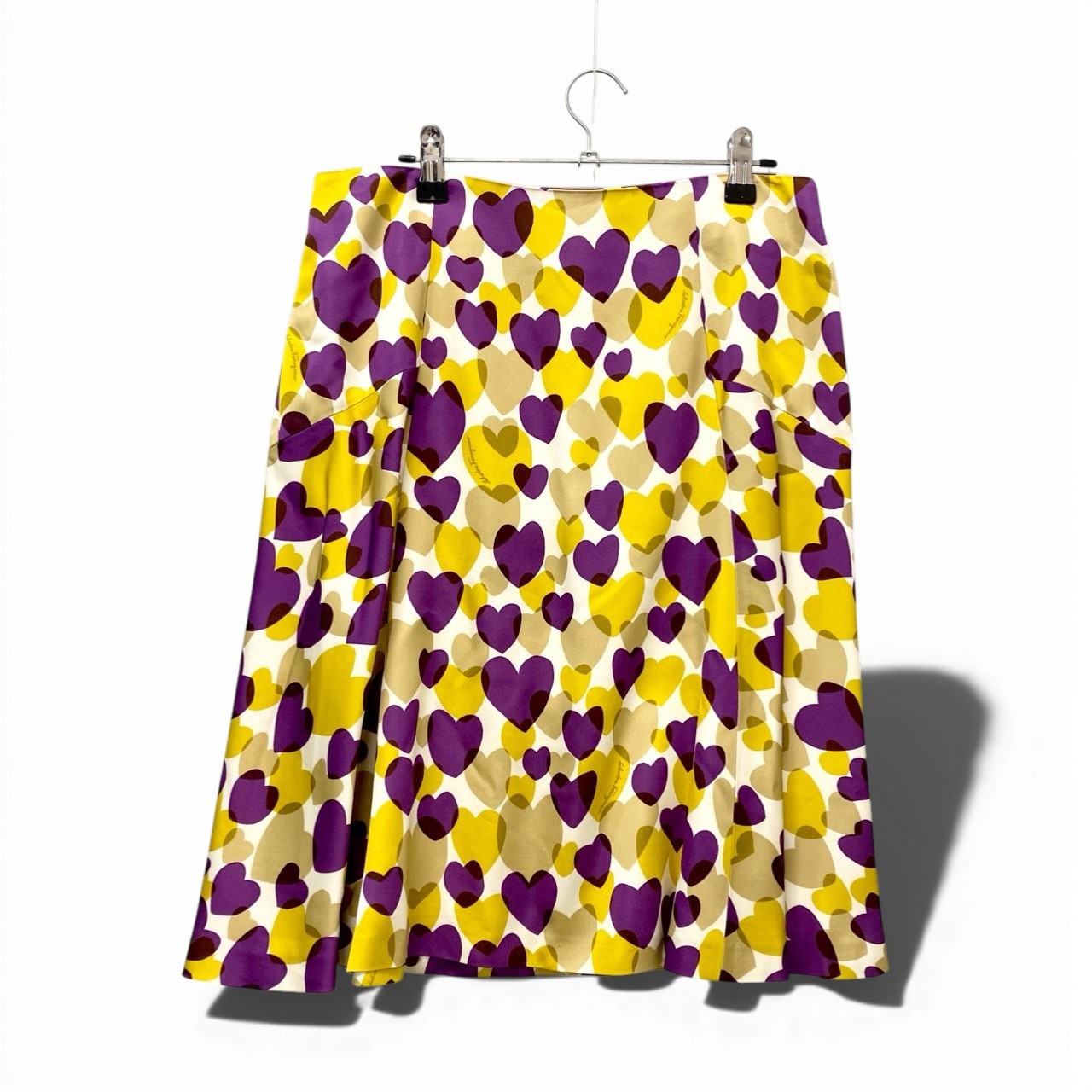 70b16 【未使用タグ付】 Salvatore Ferragamo サルヴァトーレフェラガモ ハート柄 フレアスカート 膝丈スカート 総柄プリント シルク混 レディース 女性用 サイズ40 マルチカラーu02t